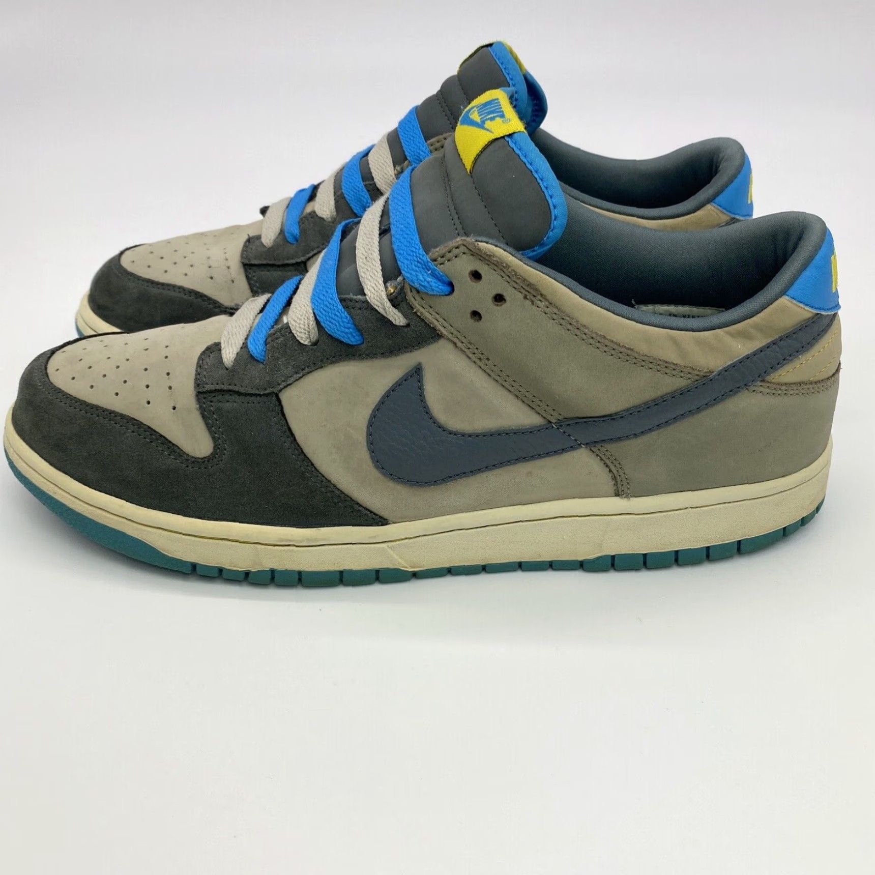 Nike VINTAGE 2008 NIKE DUNK LOW NYX VIVID BLUE/GRAY MENS SIZE 13 SNEAKER 90s SKATE Size US 13 / EU 46 - 4 Thumbnail