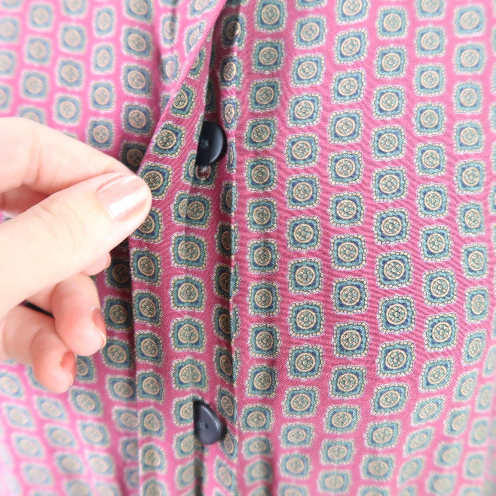 Brooks Brothers VINTAGE Brooks Brothers Blouse Geometric Scarf Print Burgundy Red 90s 16 Women Long Sleeve Button Front Rayon Plus Size Size XXL / US 16-18 / IT 52-54 - 5 Thumbnail