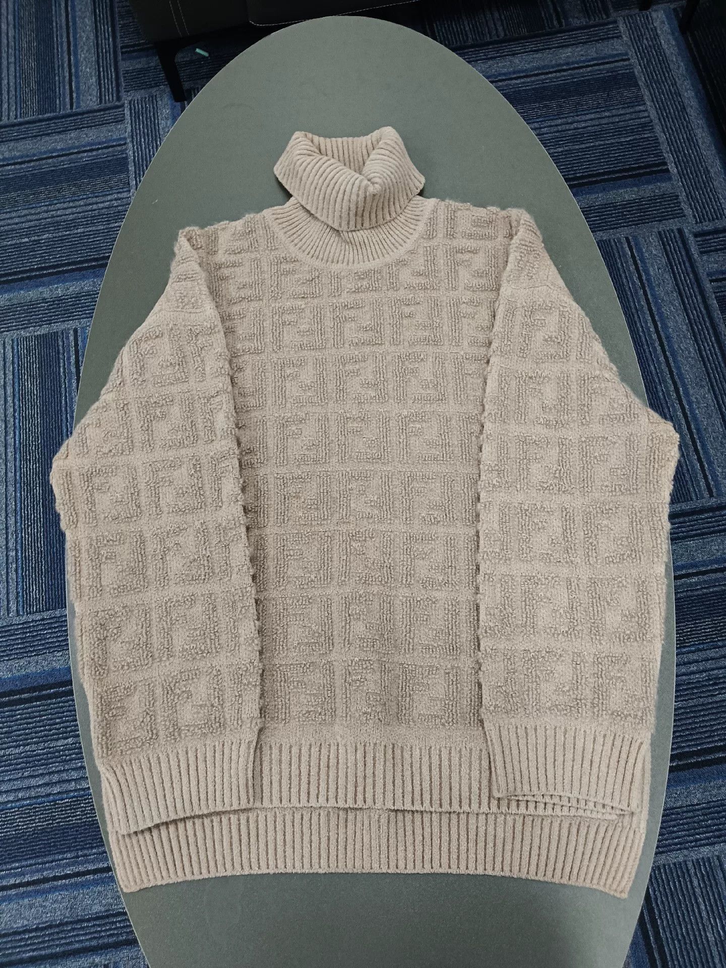 Fendi fendi logo knit sweater in beige Size US M / EU 48-50 / 2 - 1 Thumbnail