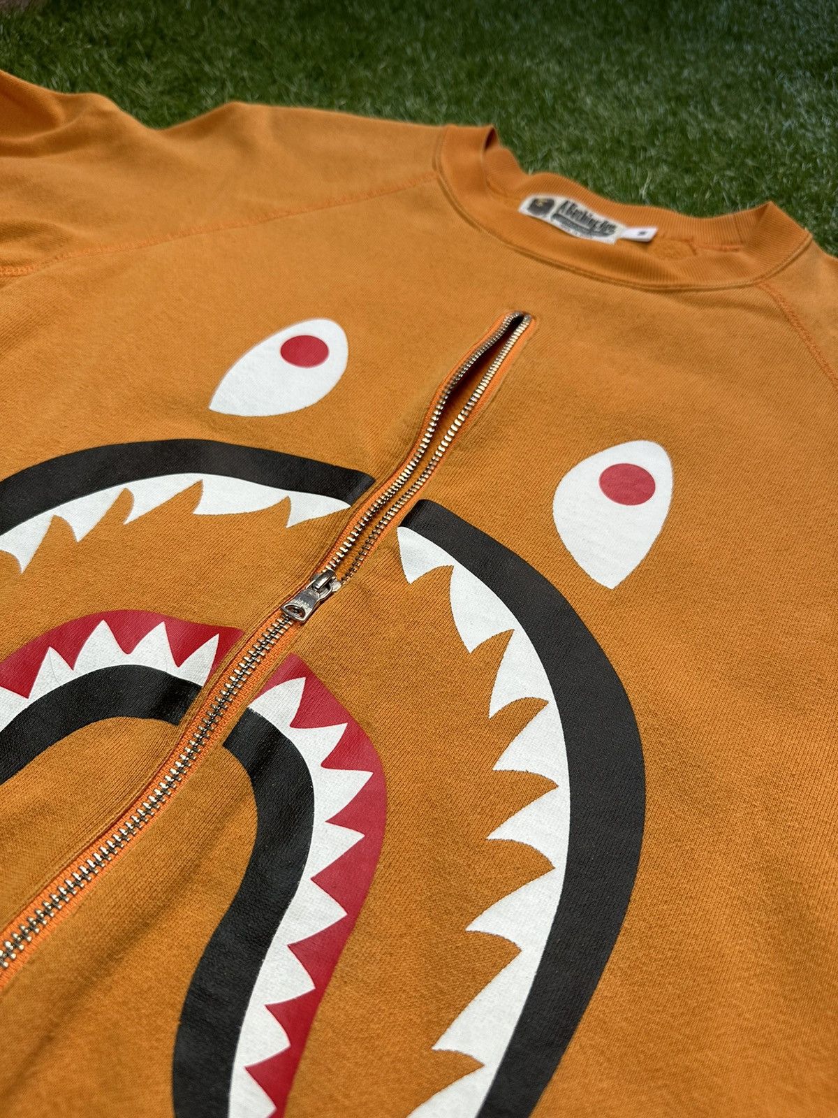 Bape Bape shark orange crewneck Size US M / EU 48-50 / 2 - 2 Thumbnail