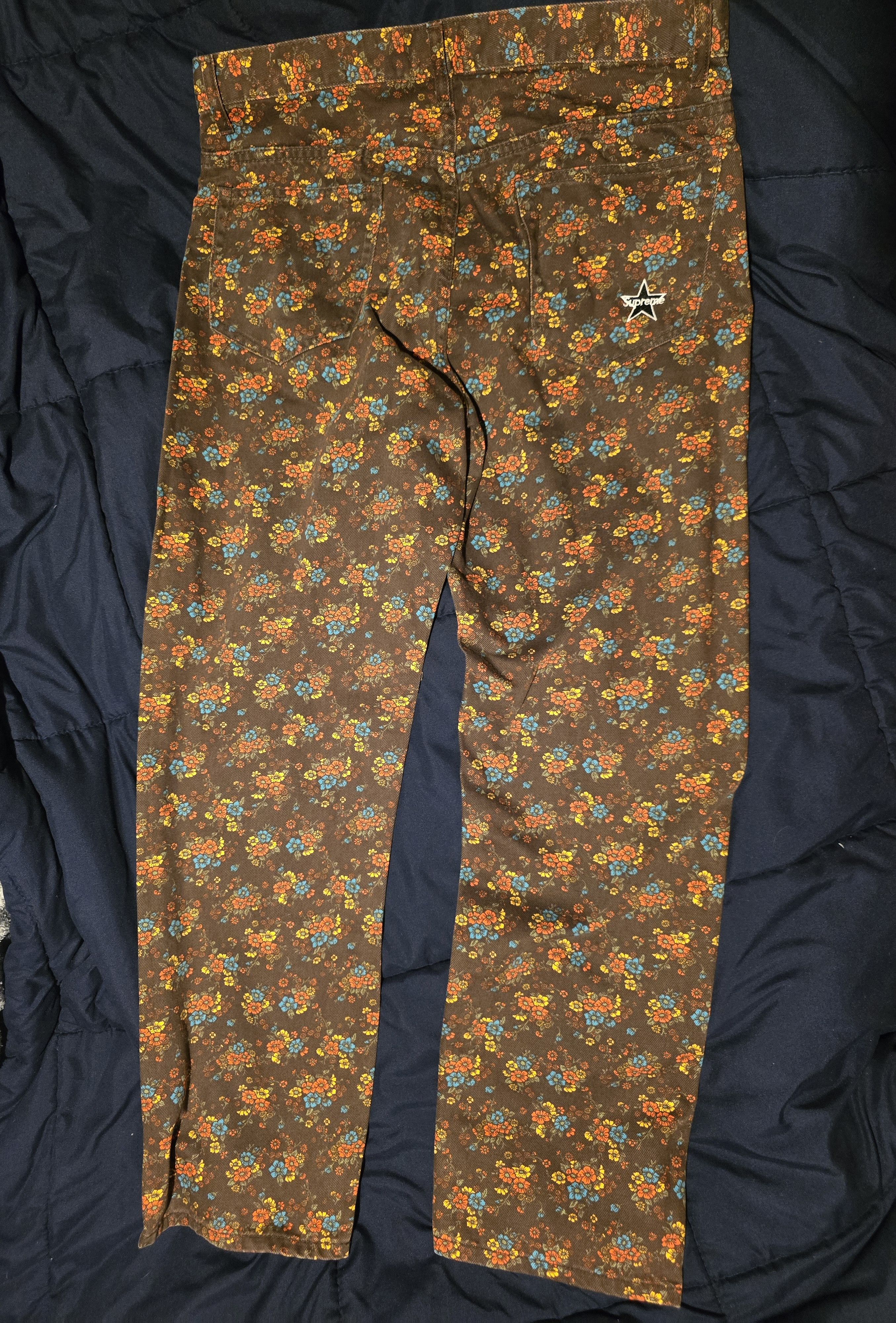 Supreme Supreme Regular Jean 'Flowers' (SS22). Size US 34 / EU 50 - 2 Thumbnail