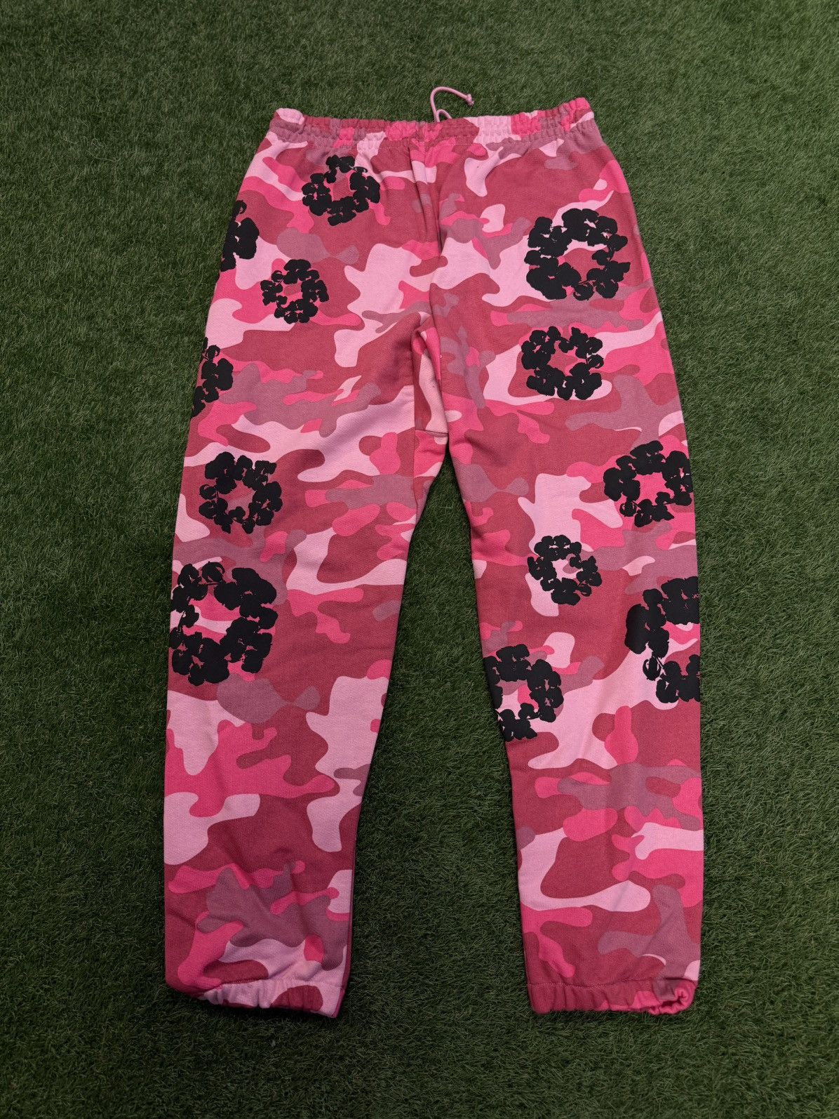 DENIM TEARS Denim Tears Cotton Wreath Pink Camo Sweatpants XXL (NEW) Size US 36 / EU 52 - 9 Thumbnail
