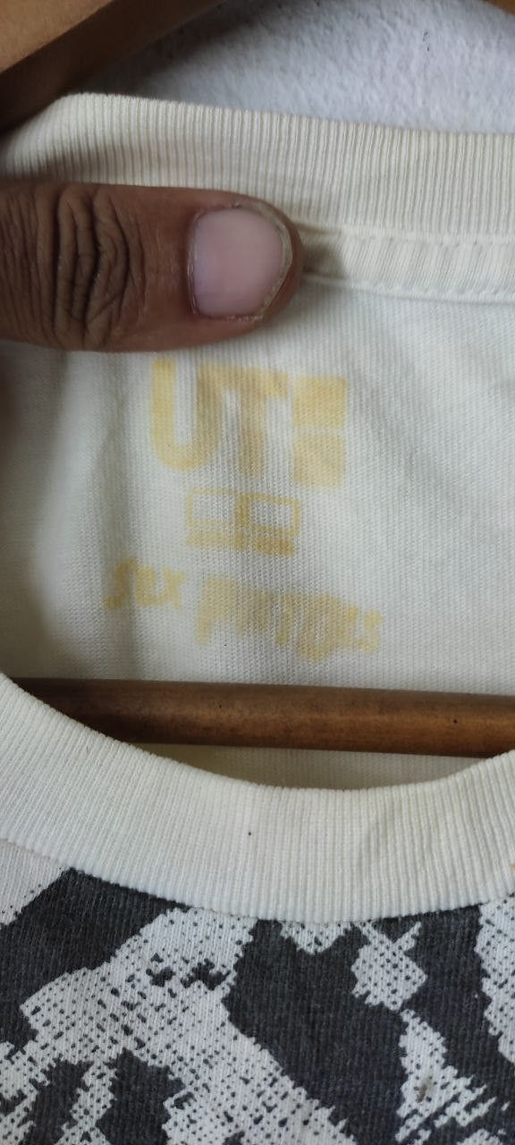 Band Tees BAND SEX PISTOL GOD SAVE THE QUEEN X UNIQLO TEE Size US S / EU 44-46 / 1 - 10 Thumbnail