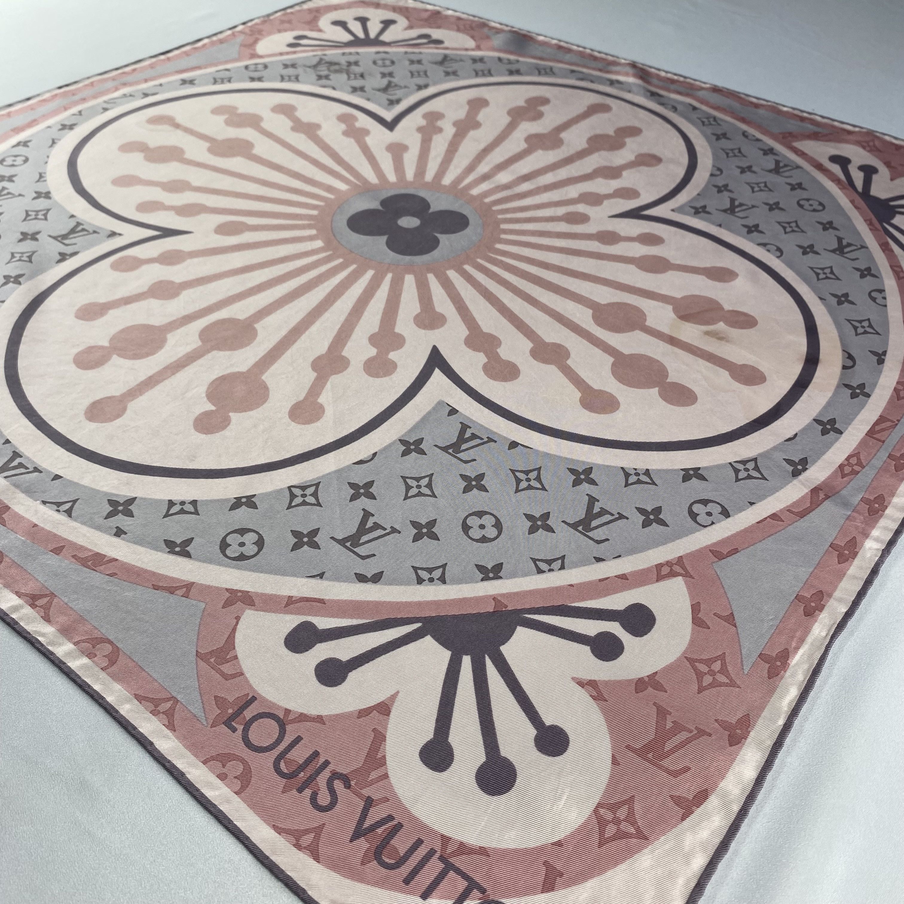 Louis Vuitton Vintage Louis Vuitton Silk Scarf Size ONE SIZE - 4 Thumbnail