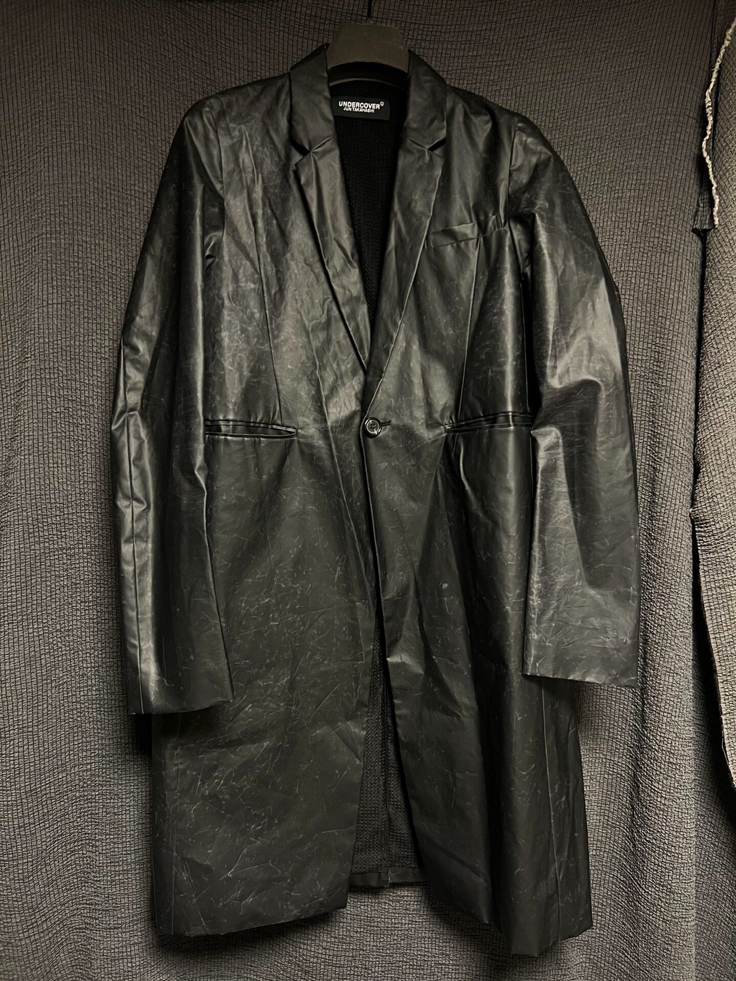 Undercover UNDERCOVER Black Wrinkled Logo Coat Size US M / EU 48-50 / 2 - 1 Thumbnail