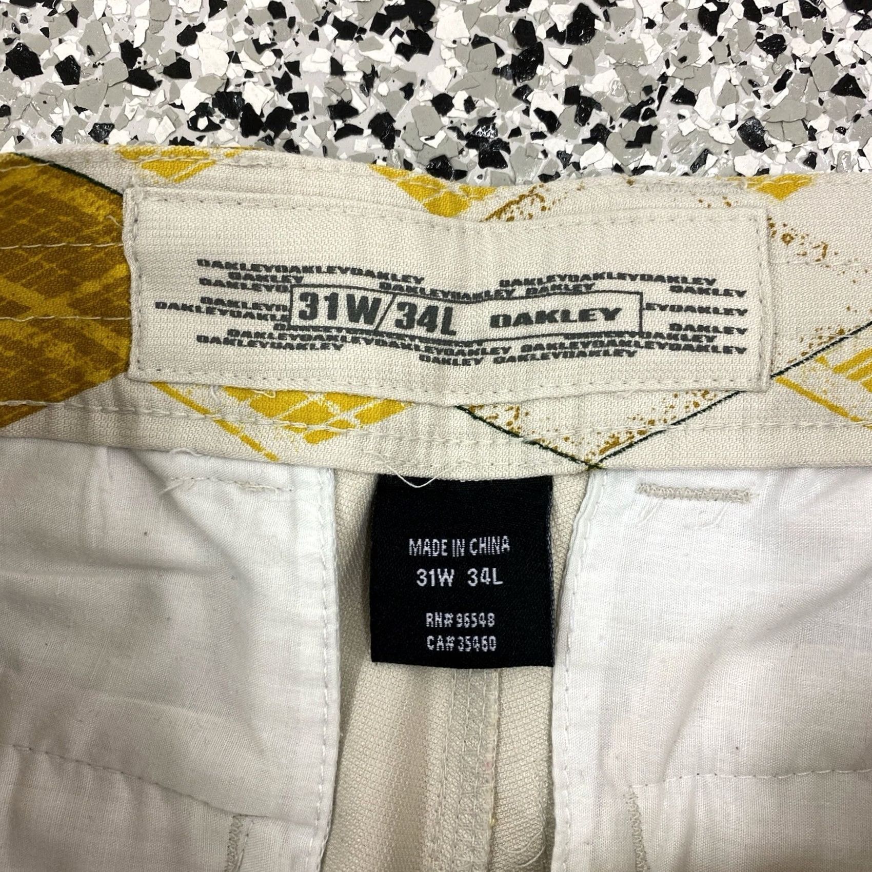 Oakley VINTAGE Oakley Pants Mens 31x34 30x28 Yellow Rayon Plaid Cargo Pocket Straight Inseam 28 Dress Pants All Season Size US 30 / EU 46 - 4 Thumbnail