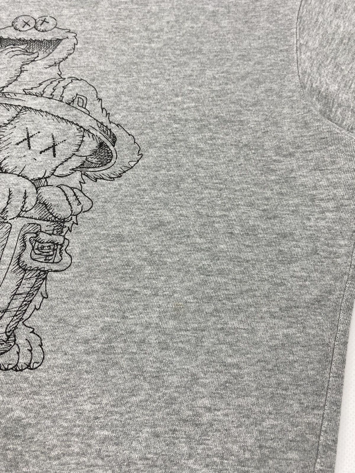 Kaws × Uniqlo 🔥LASTDROP🔥 Kaws Sesame Street Uniqlo Iconic Logo Sweatshirt Size US M / EU 48-50 / 2 - 8 Thumbnail