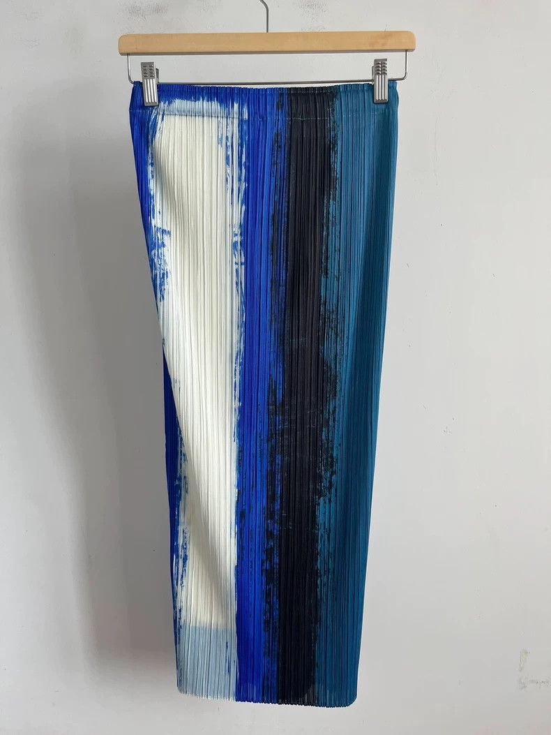 Issey Miyake Issey Miyake size:3 Blue and white color-blocked pleated s Size 22" - 2 Thumbnail