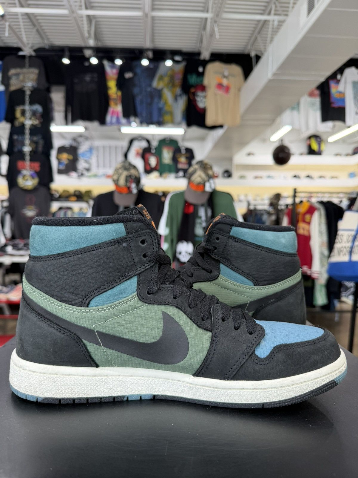 Jordan Brand Jordan 1 Gore-Tex Black Olive Size 9 (2023) Size US 9 / EU 42 - 3 Thumbnail