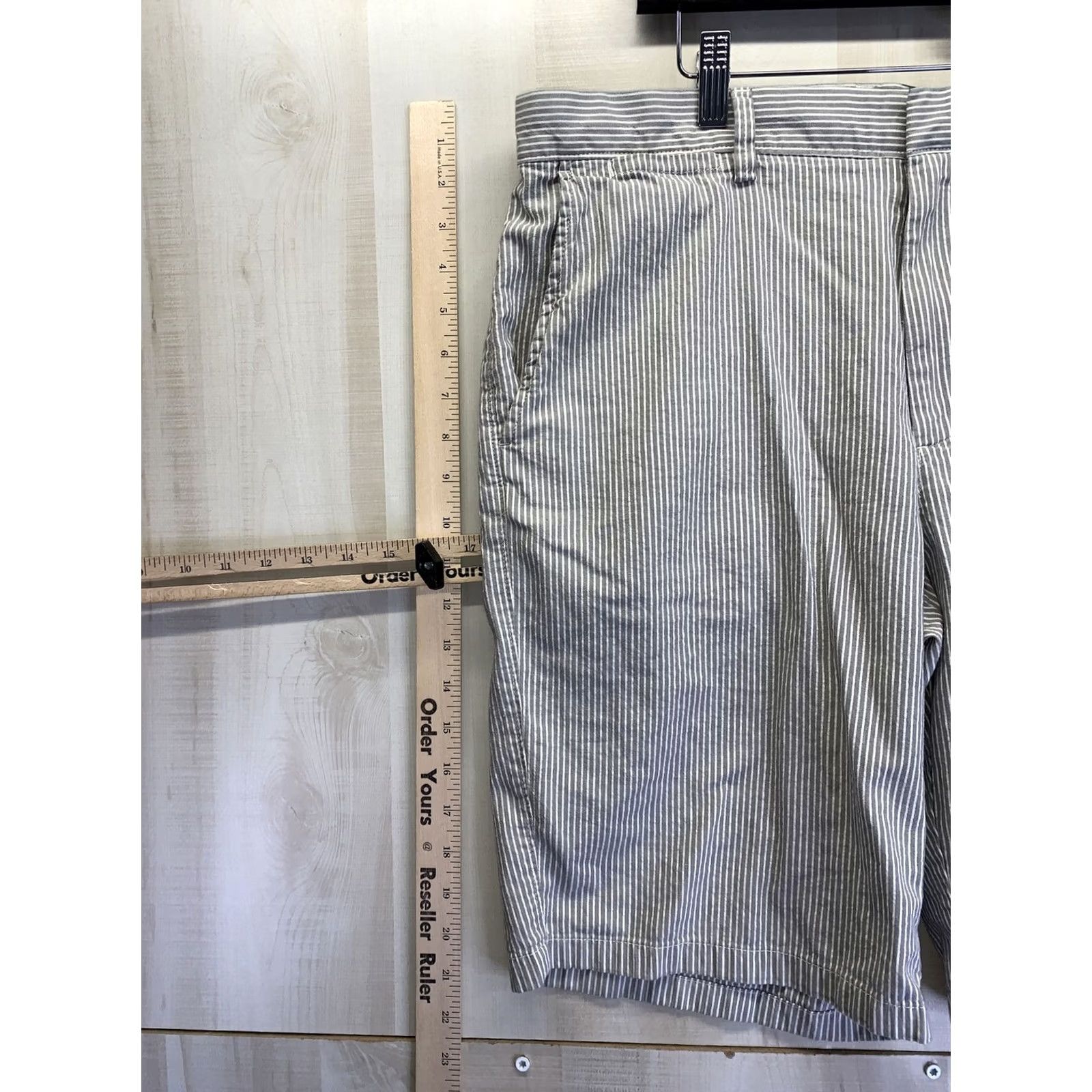 J.Crew VINTAGE J.CREW Bermuda Shorts Gray White Stripe Mens 36 Regular Cotton Front Zip Casual Travel Size US 36 / EU 52 - 4 Thumbnail