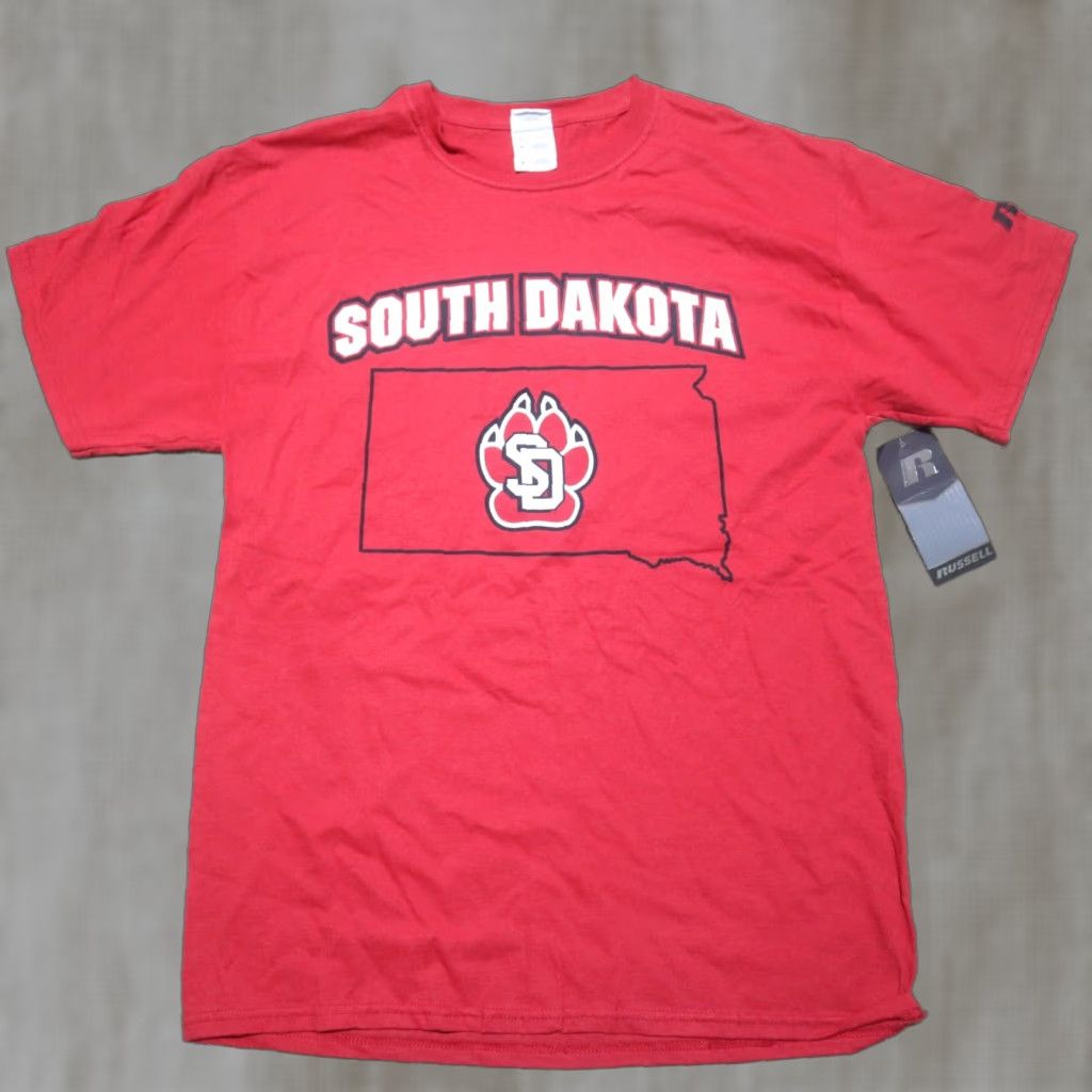 Vintage VINTAGE Russell Shirt M Red Russell South Dakota Coyota University T-Shirt Mens (Note: ensure no extra punctuation) Size US M / EU 48-50 / 2 - 1 Thumbnail
