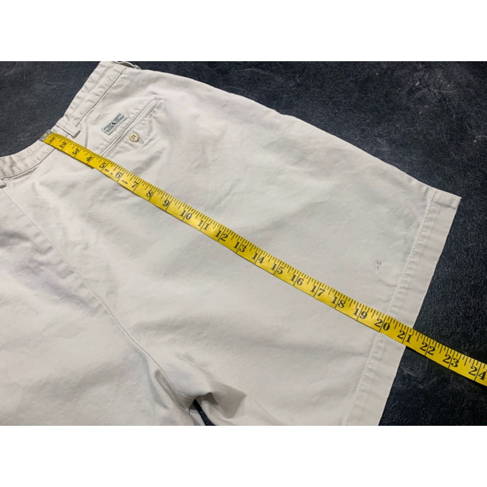 Polo Ralph Lauren VINTAGE Polo Ralph Lauren Men Shorts Size 40 Casual Chino Pleated Khaki Tan 90s City Style Size US L / EU 52-54 / 3 - 3 Thumbnail