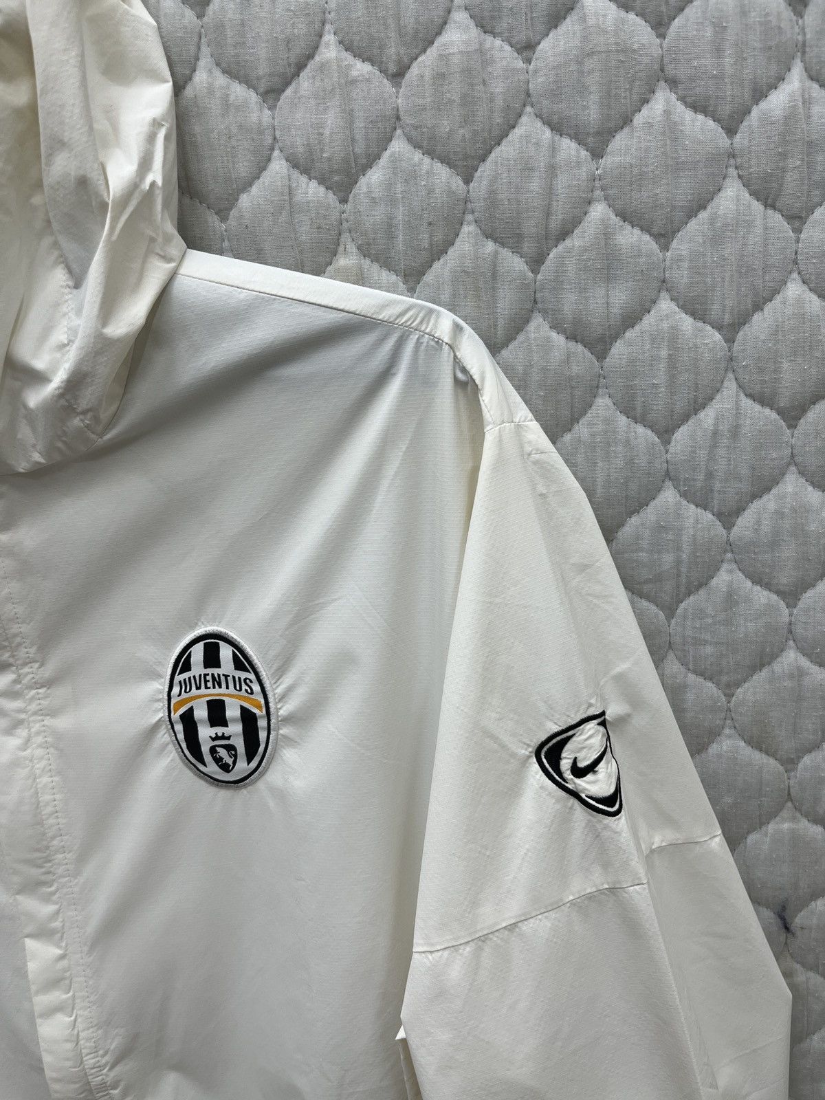 Nike 🔥🔥🔥STEALS VINTAGE NIKE JUVENTUS HOODIE LIGHT JACKET Size US M / EU 48-50 / 2 - 12 Thumbnail