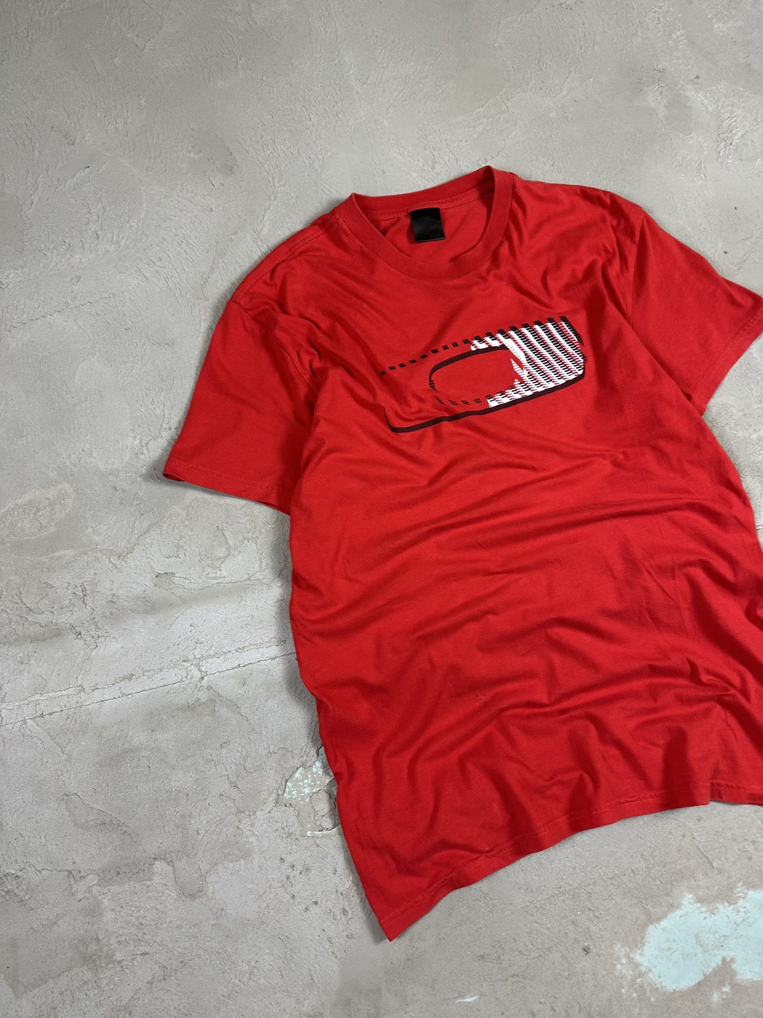 Oakley Vintage Y2k Oakley Circle Logo T-shirt Size US M / EU 48-50 / 2 - 2 Thumbnail