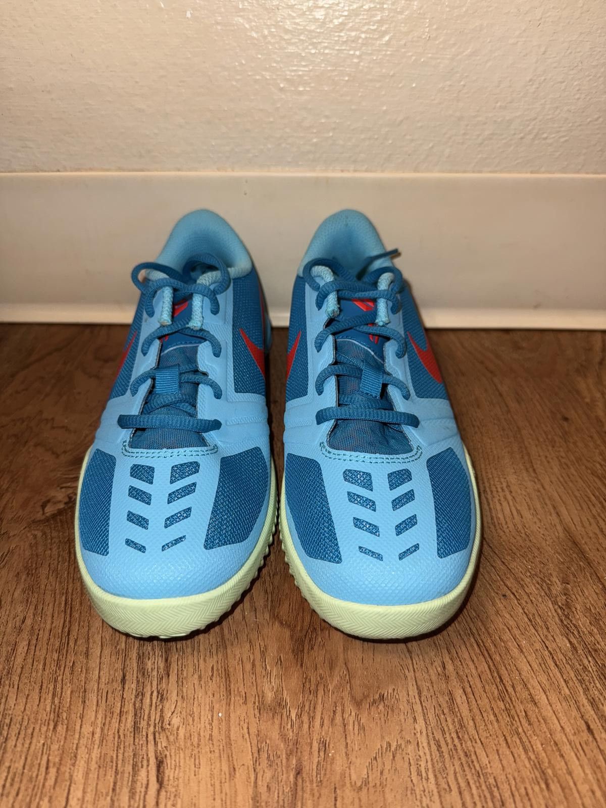 Nike Nike Kobe Mentality Clear Water (Gs) Size US 5 / EU 37 - 2 Thumbnail