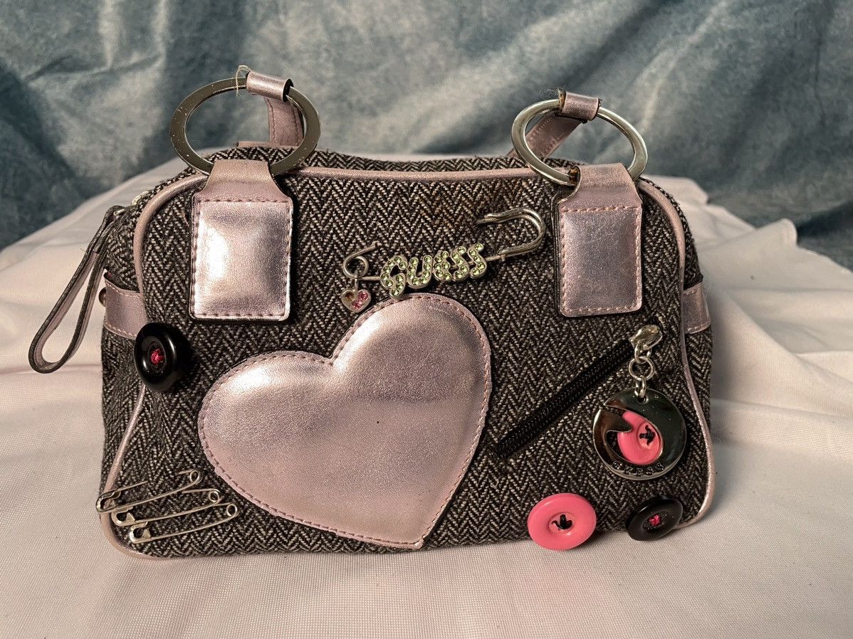 Guess Guess Fun Purse - Excellent For A Teen Size ONE SIZE - 1 Thumbnail