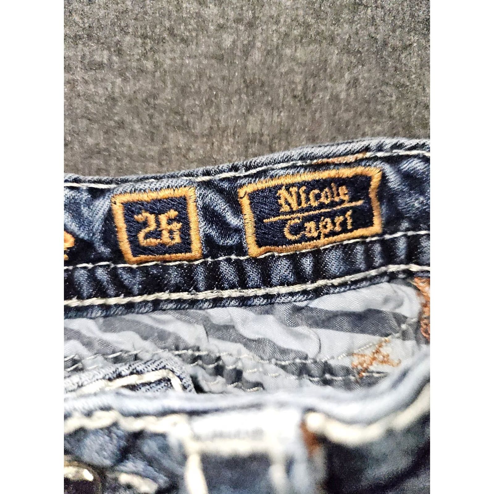 Vintage Rock Revival Nicole Capris Women's 26 Low Rise Rhinestones Western Cowboy Logo Jeans Capris Blue Rock Size ONE SIZE - 4 Thumbnail