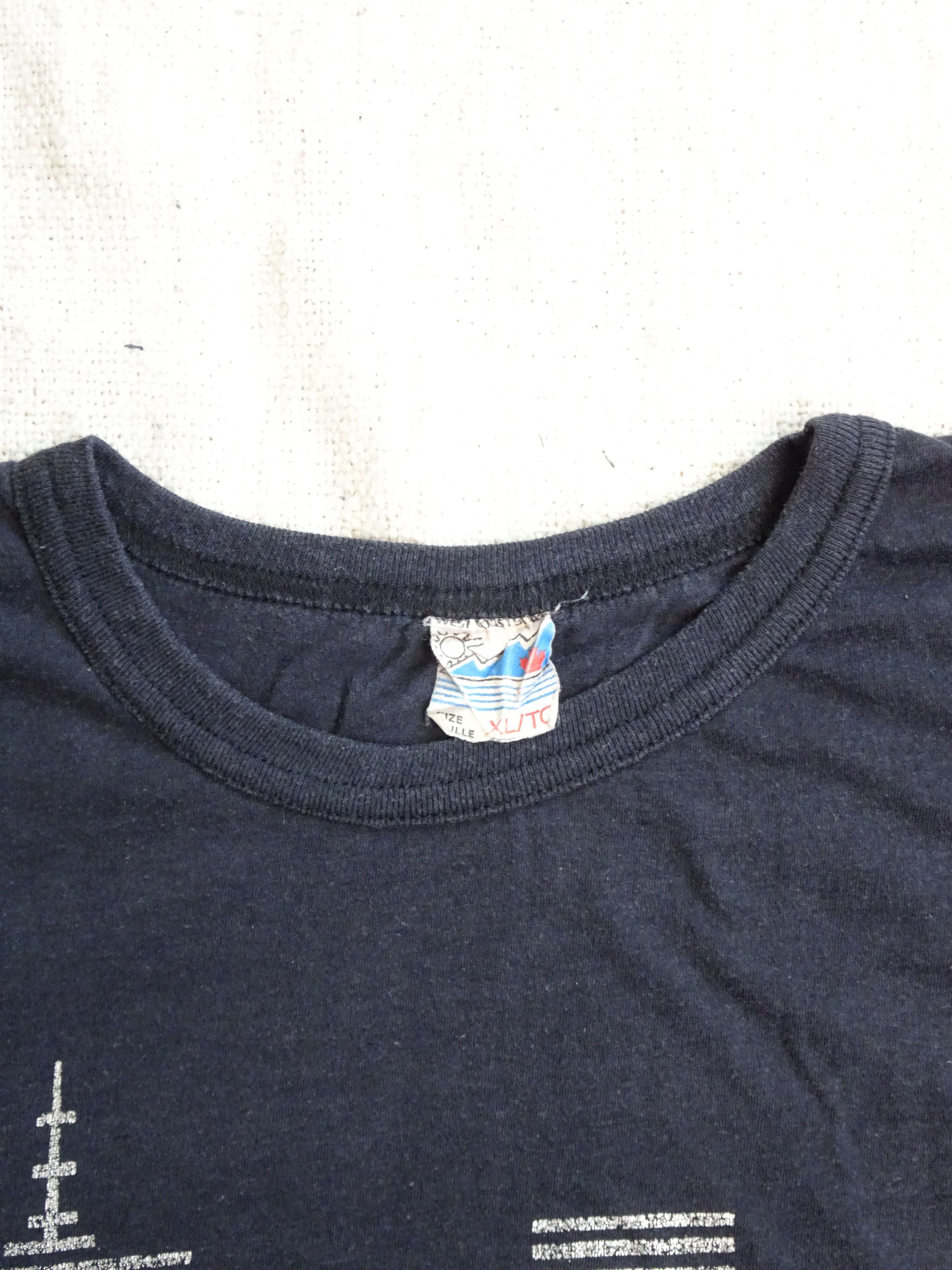 Vintage Vtg 90s Men's Single Stitch Vancouver Black Graphic Tee Size US XL / EU 56 / 4 - 3 Thumbnail