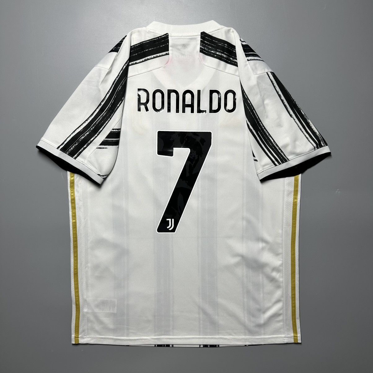 Vintage JUVENTUS ADIDAS 2020/2021 FOOTBALL HOME JERSEY #7 RONALDO Size US L / EU 52-54 / 3 - 1 Thumbnail