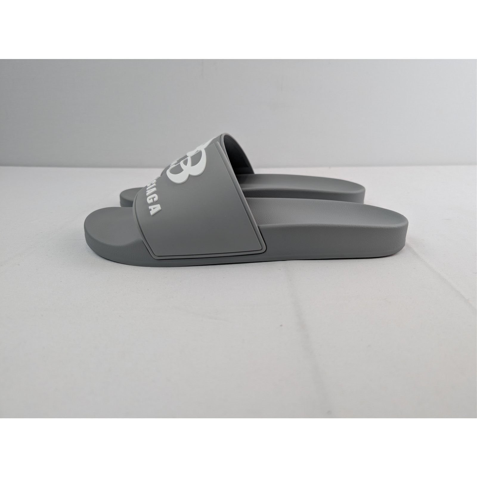 Balenciaga o1rshd1 Logo Pool Slides Slippers in Gray/White Size US 11 / EU 44 - 9 Thumbnail