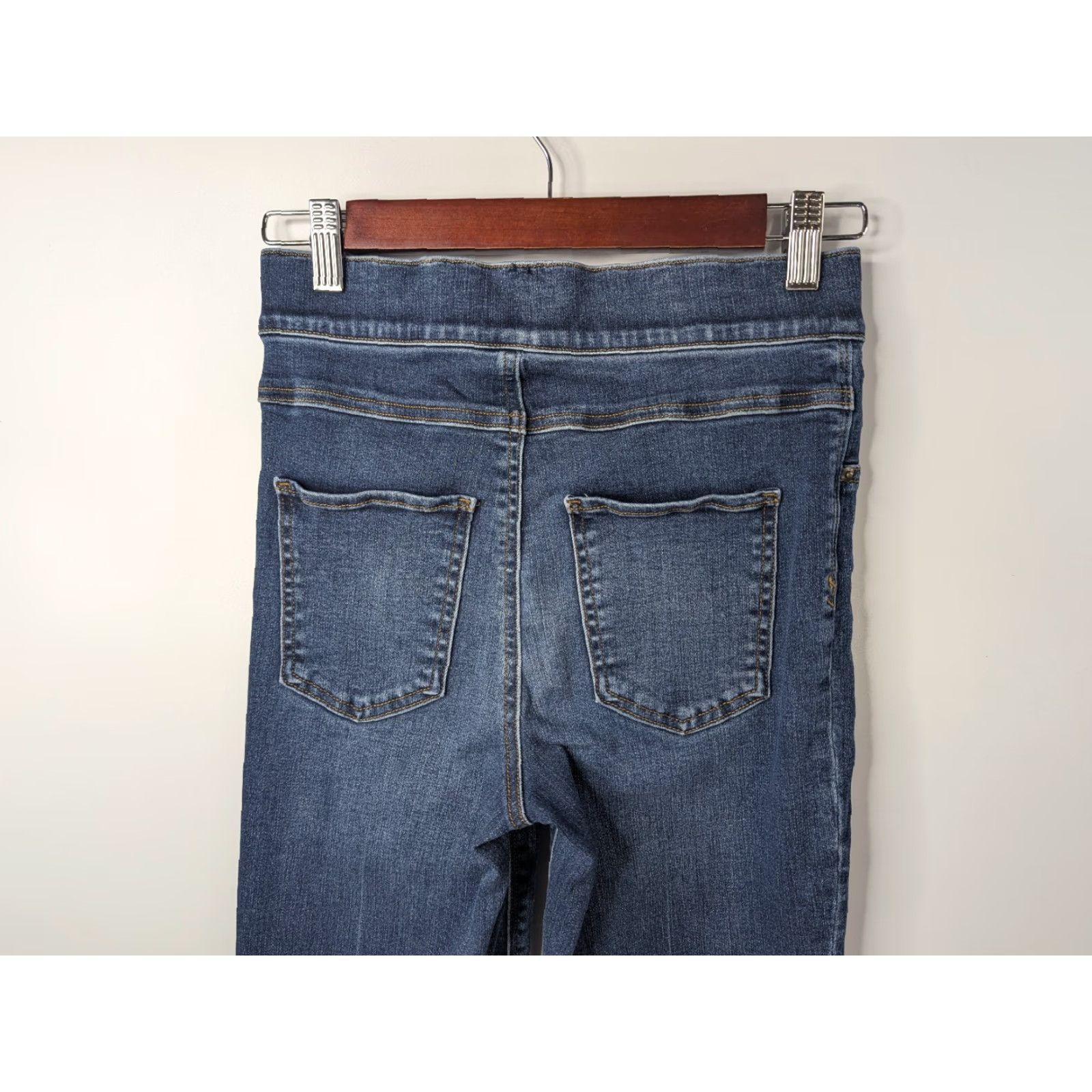 Spanx Spanx Cropped Denim Jeans High Rise Medium Wash Size Small Pull On Raw Hem Women’s Jeans - Regular - Crop - Blue - 90s? Size 28" / US 6 / IT 42 - 4 Thumbnail