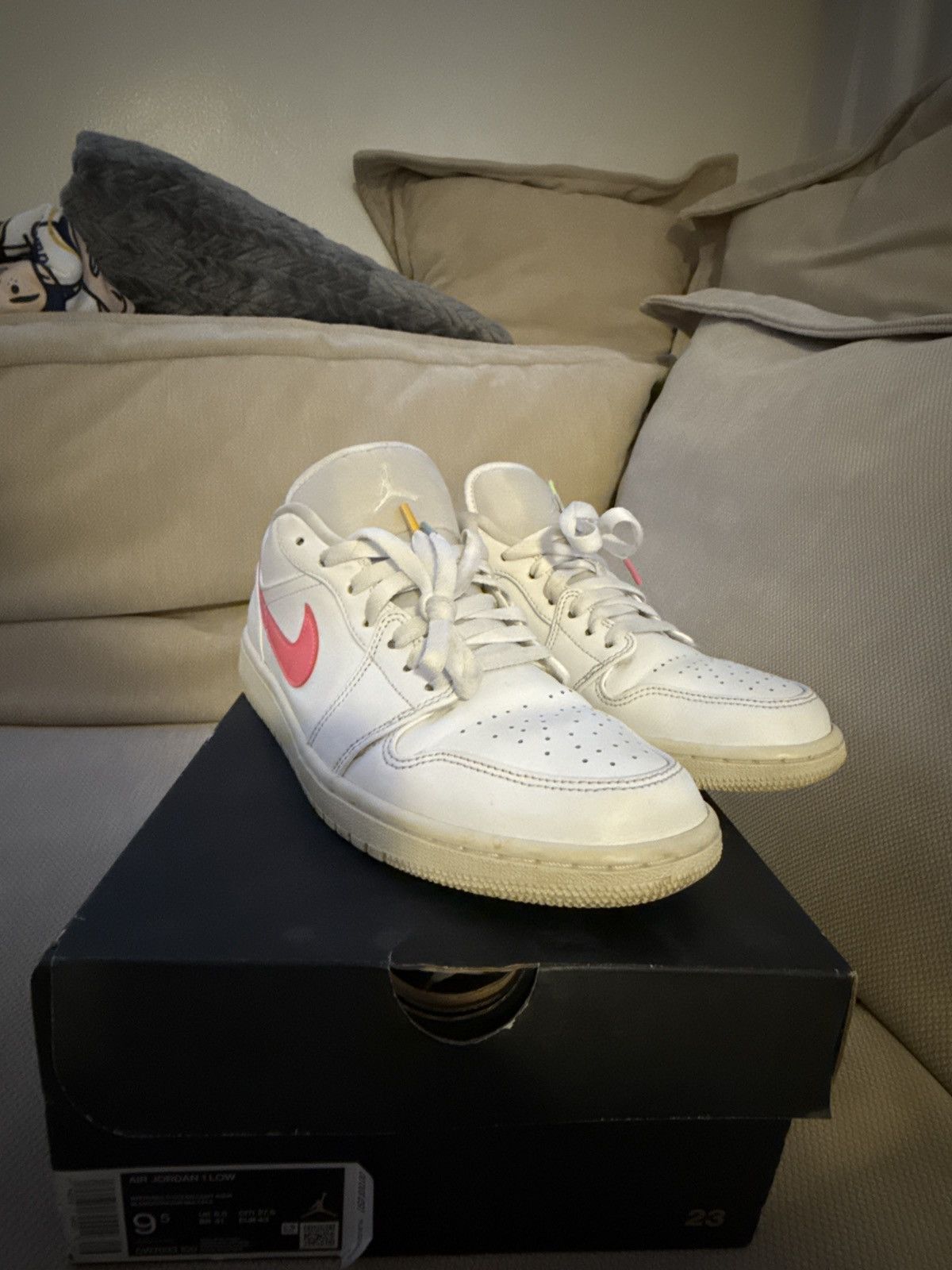 Jordan Brand Jordan 1 Low White/Multi-Color-Light Aqua Blanc Size US 9.5 / EU 42-43 - 2 Thumbnail
