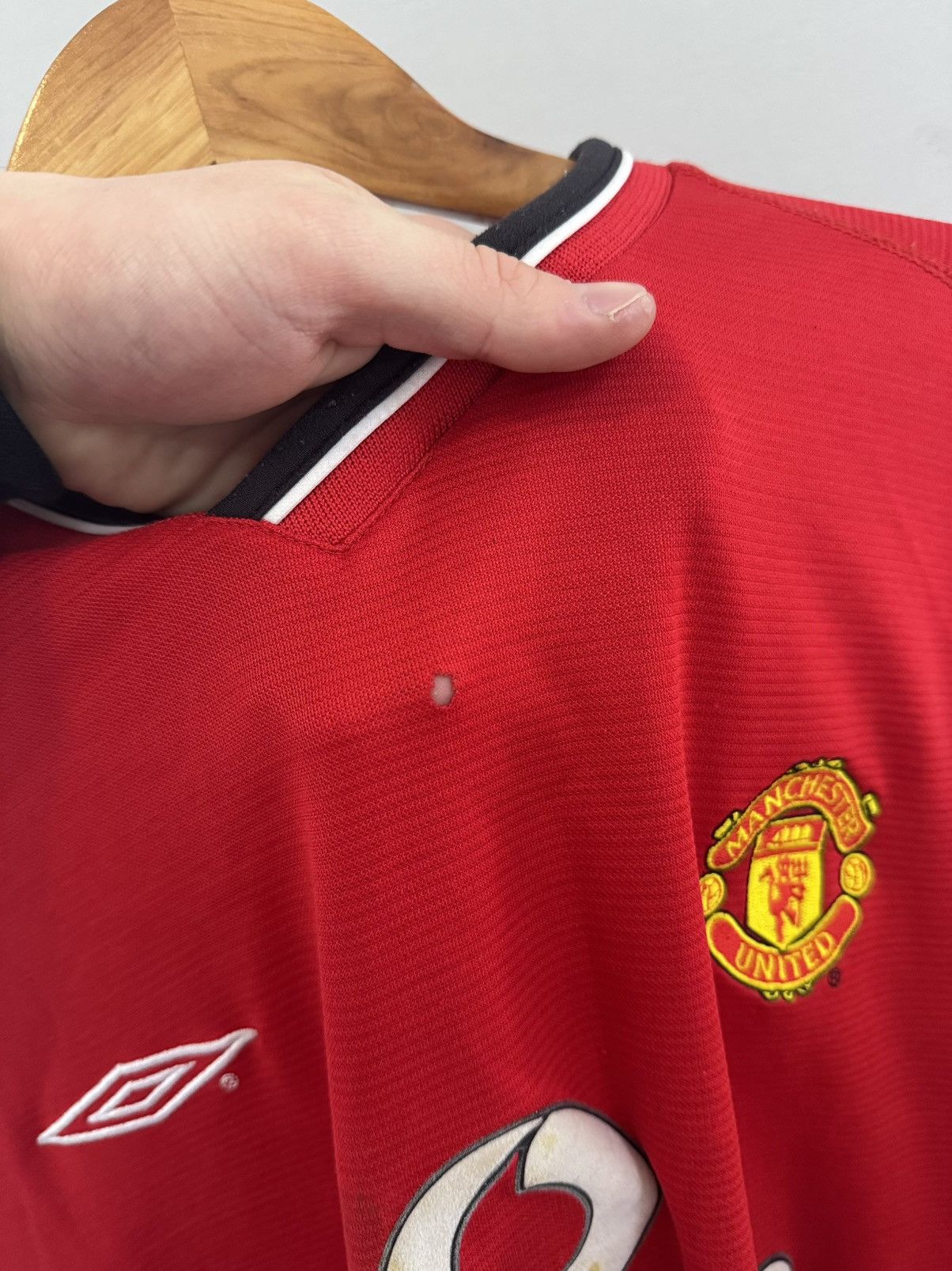 Umbro × Vintage 2000-2002 FC Manchester United Umbro Vodafone jersey vintage Size US XL / EU 56 / 4 - 7 Thumbnail
