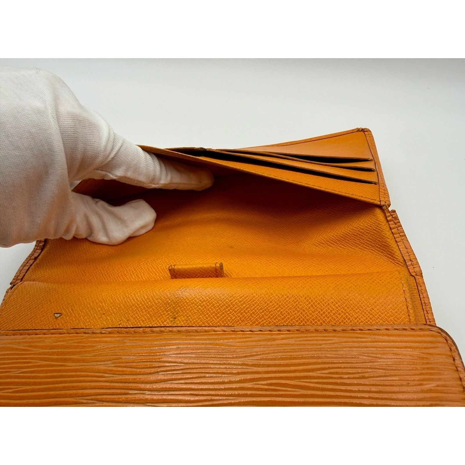 Louis Vuitton LOUIS VUITTON Epi Porte Tresor International Mandarin Wallet Size ONE SIZE - 6 Thumbnail