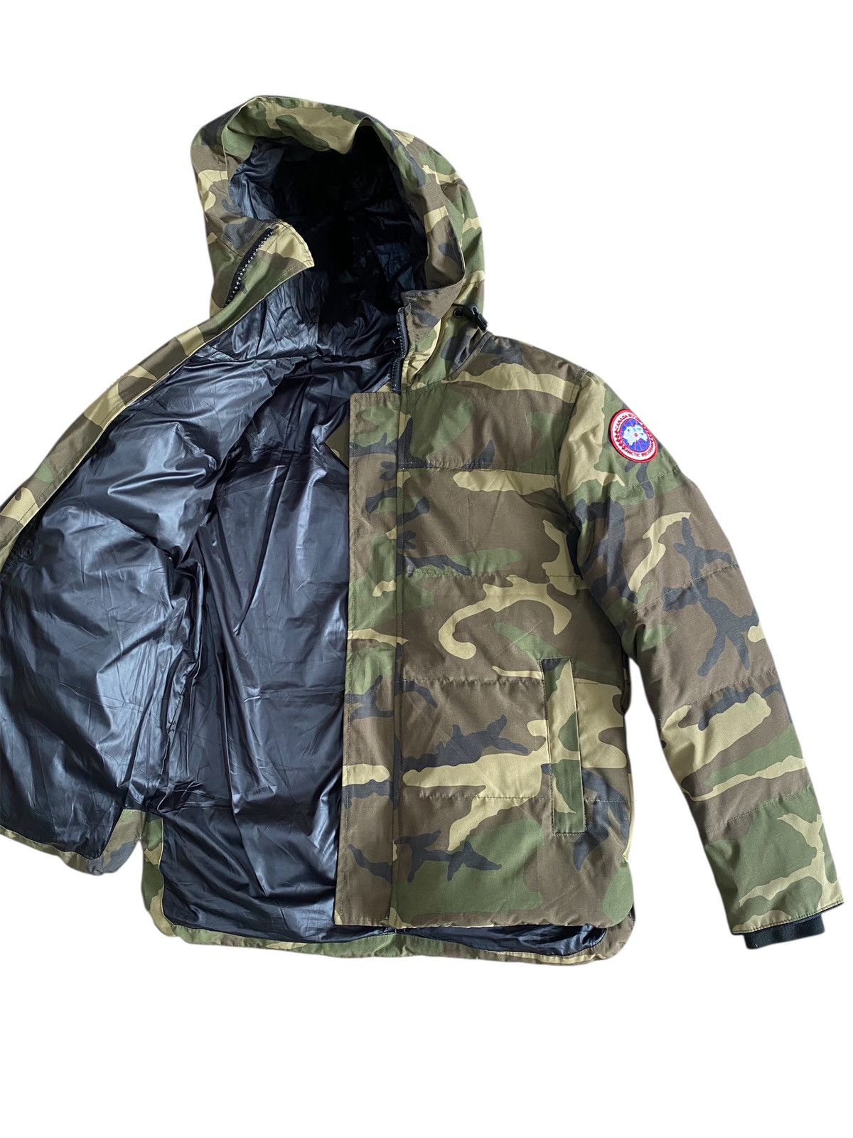 Canada Goose Canada Goose camo puffer jacket Size US S / EU 44-46 / 1 - 5 Thumbnail