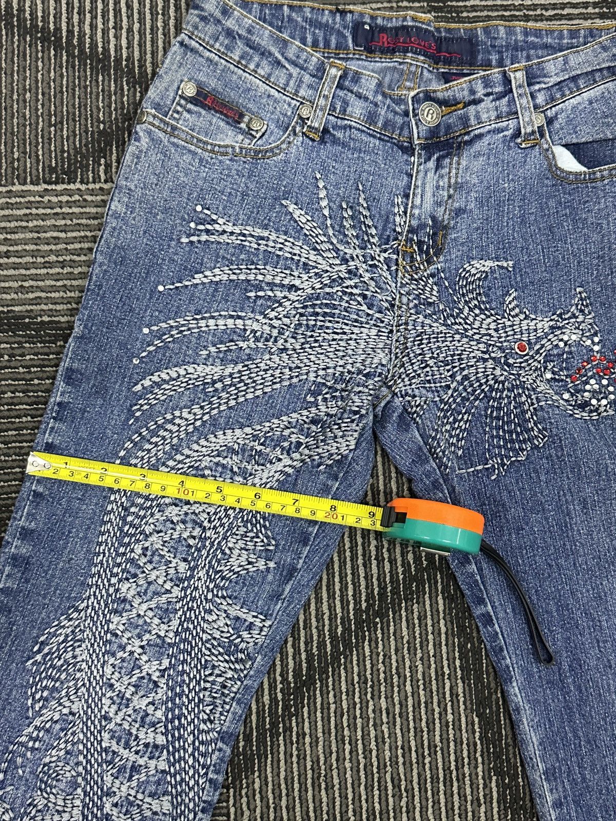 If Six Was Nine Y2K Rosy Love’s Jeans Dragon Design Flare Jean Size 26" / US 2 / IT 38 - 13 Thumbnail
