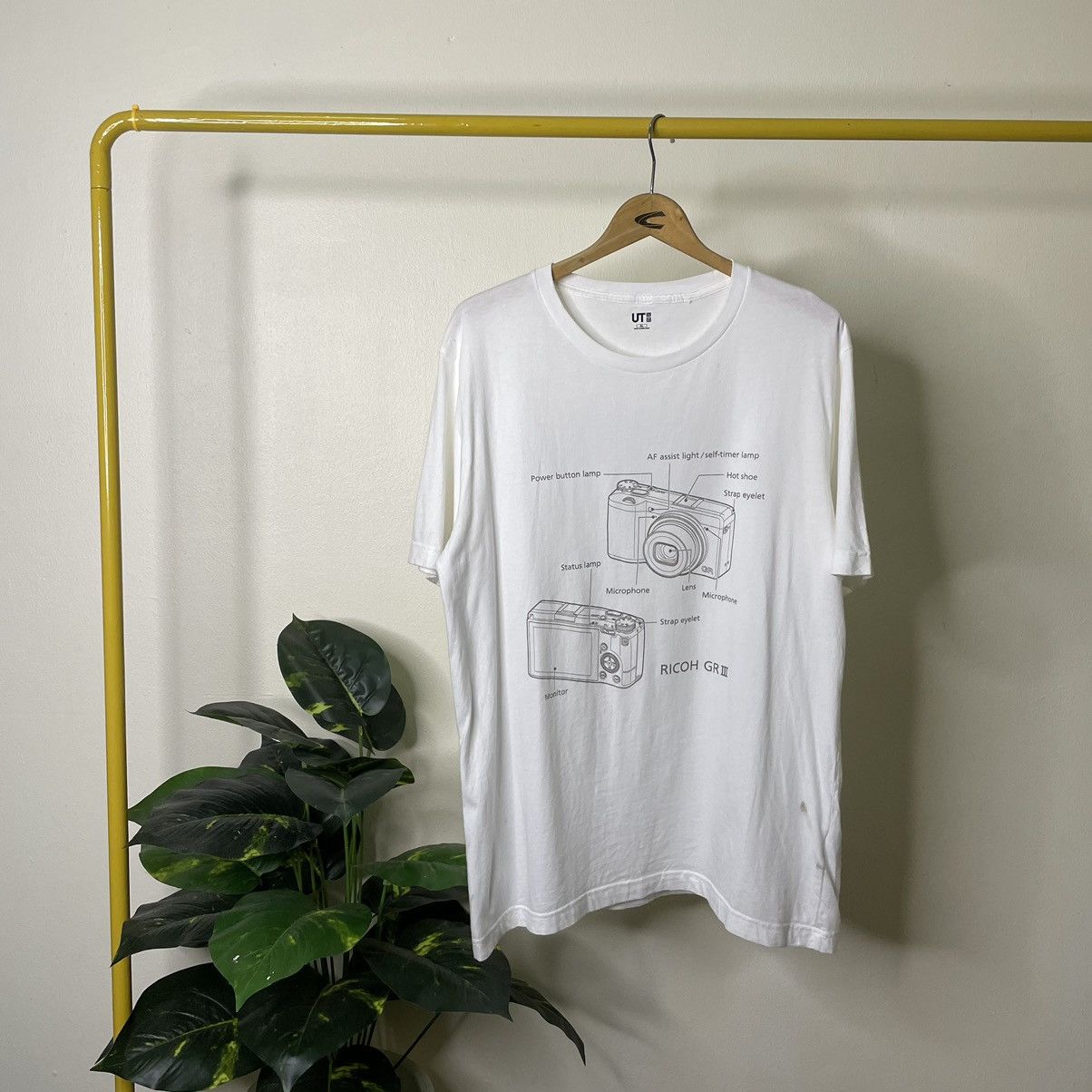 Uniqlo Uniqlo x Ricoh GR III Collaboration T Shirt Size US XL / EU 56 / 4 - 1 Thumbnail