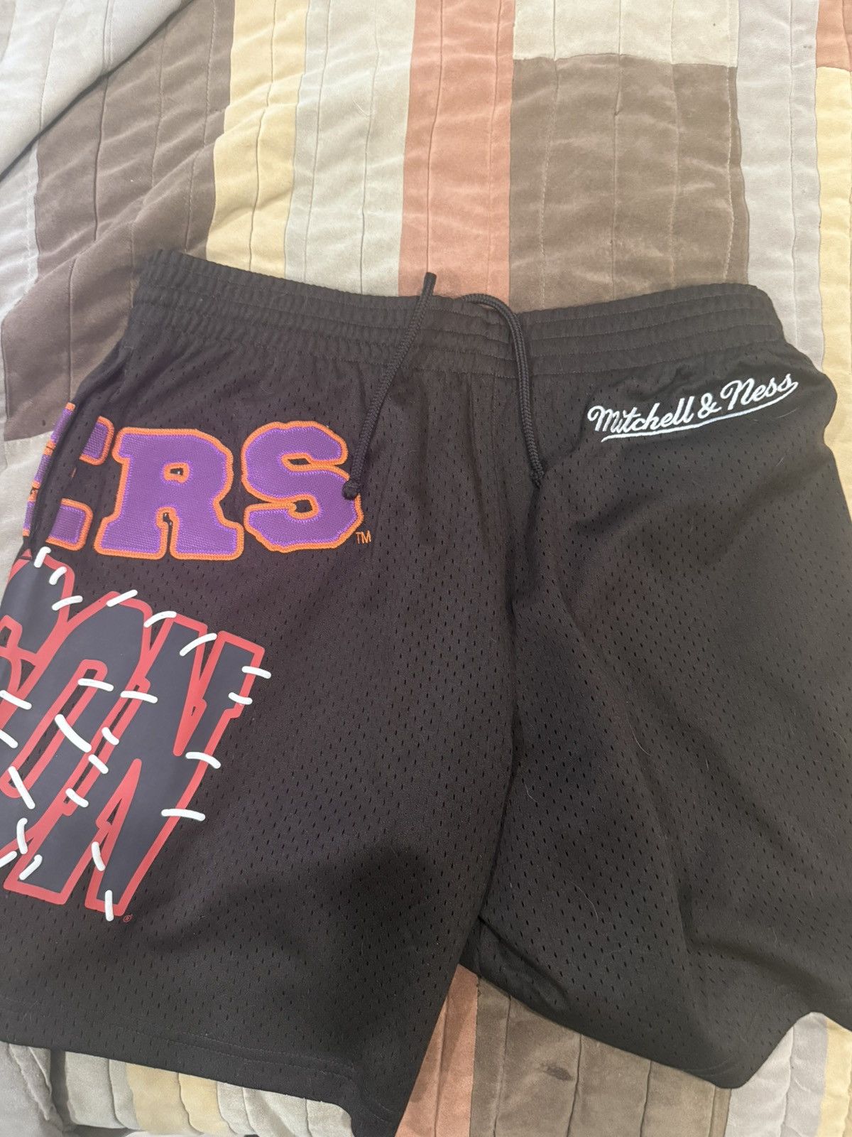 Mitchell & Ness × Travis Scott Cactus Jack Mitchell & Ness Basketball Shorts Brown Size US 32 / EU 48 - 2 Thumbnail
