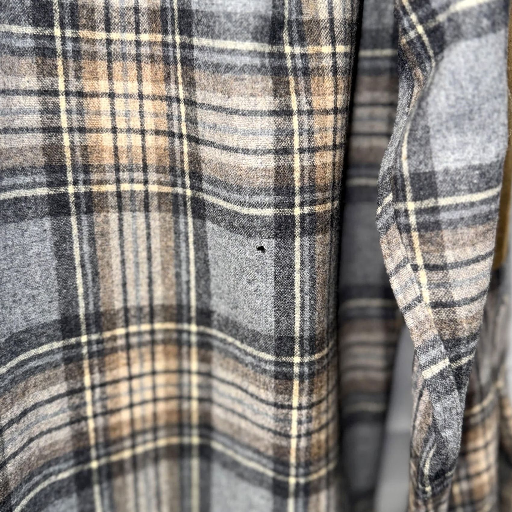 Pendleton Pendleton Shirt Mens Large Gray Tan Plaid 100% Virgin Wool Lined Elbow Patches Button-Up Wool Suede Pocket Size US L / EU 52-54 / 3 - 3 Thumbnail
