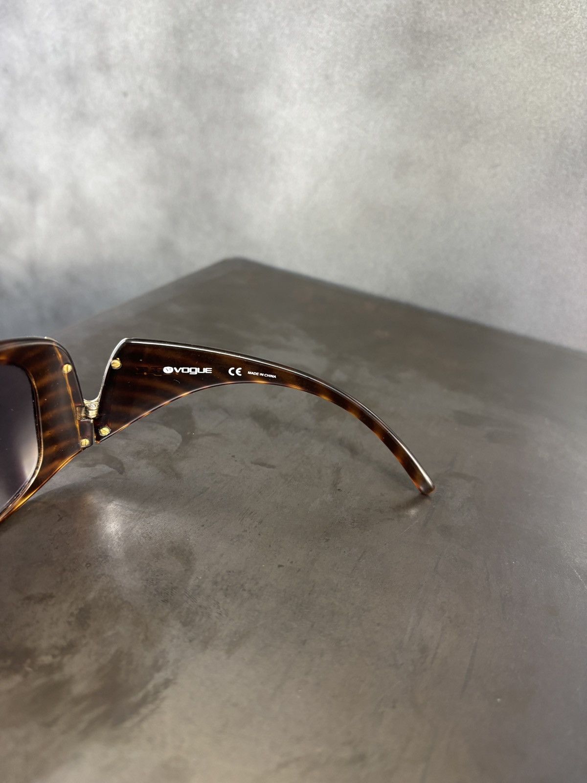 Vintage × Vogue 2000s Vintage Vogue Sunglasses Drop Arm VO 2519-S Y2K Glam Size ONE SIZE - 12 Thumbnail