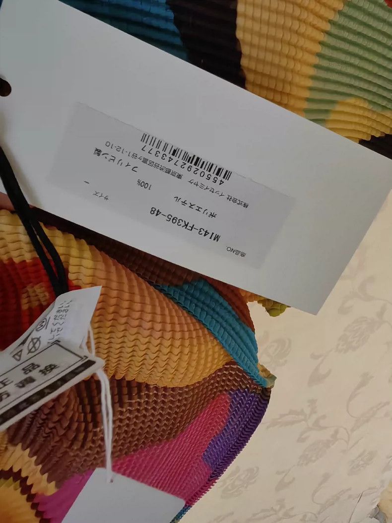 Issey Miyake Issey Miyake size:one size The little brown figure has a h Size S / US 4 / IT 40 - 5 Thumbnail