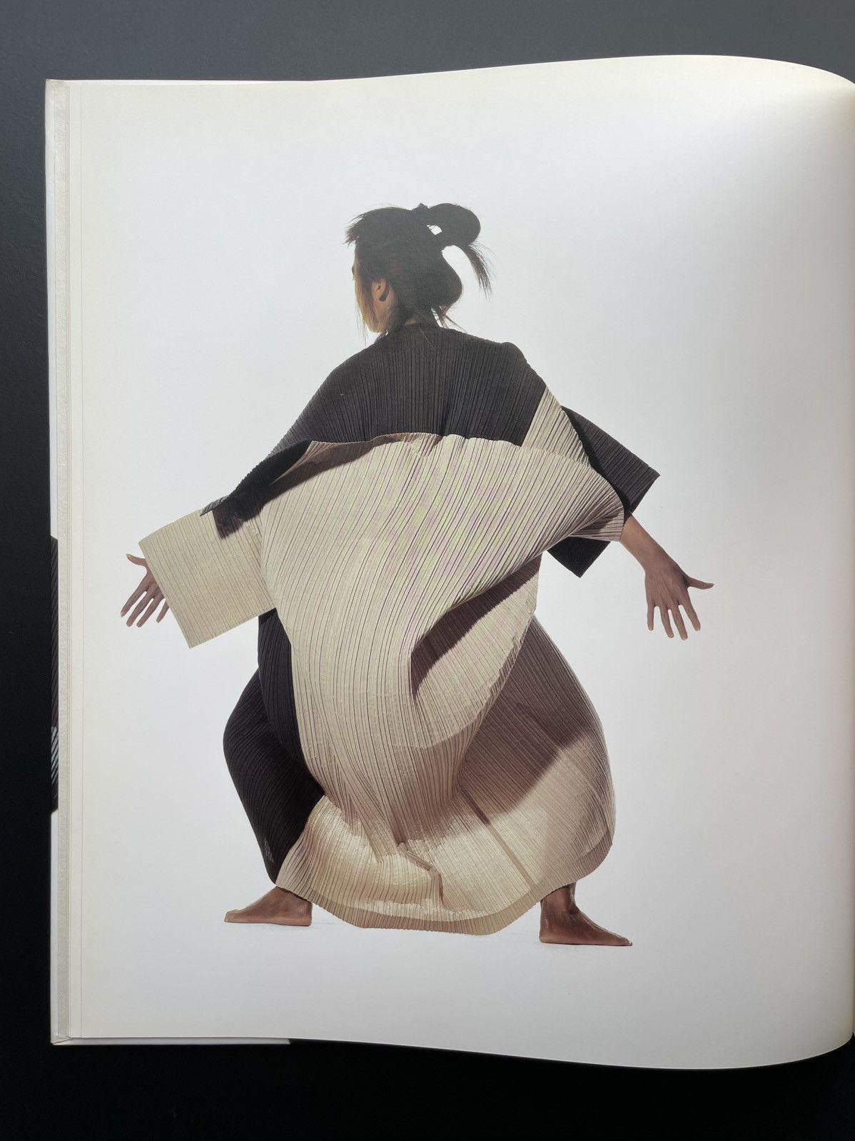Issey Miyake Issey Miyake by Irving Penn 1990 Size ONE SIZE - 4 Thumbnail