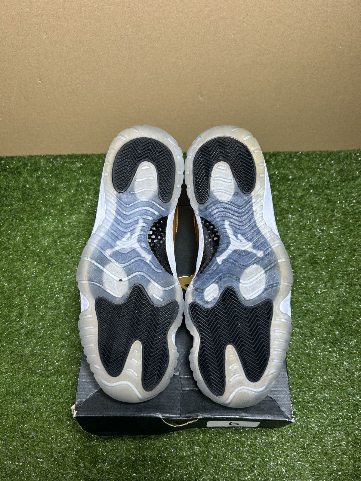 Jordan Brand Jordan 11 low closing ceremony Size US 10.5 / EU 43-44 - 9 Thumbnail