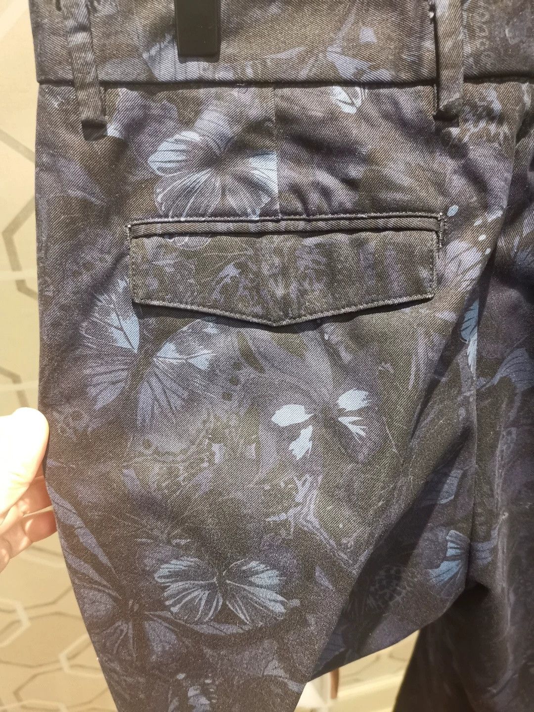 Valentino Valentino Blue Butterfly Camouflage Cropped Pants Size US 30 / EU 46 - 4 Thumbnail