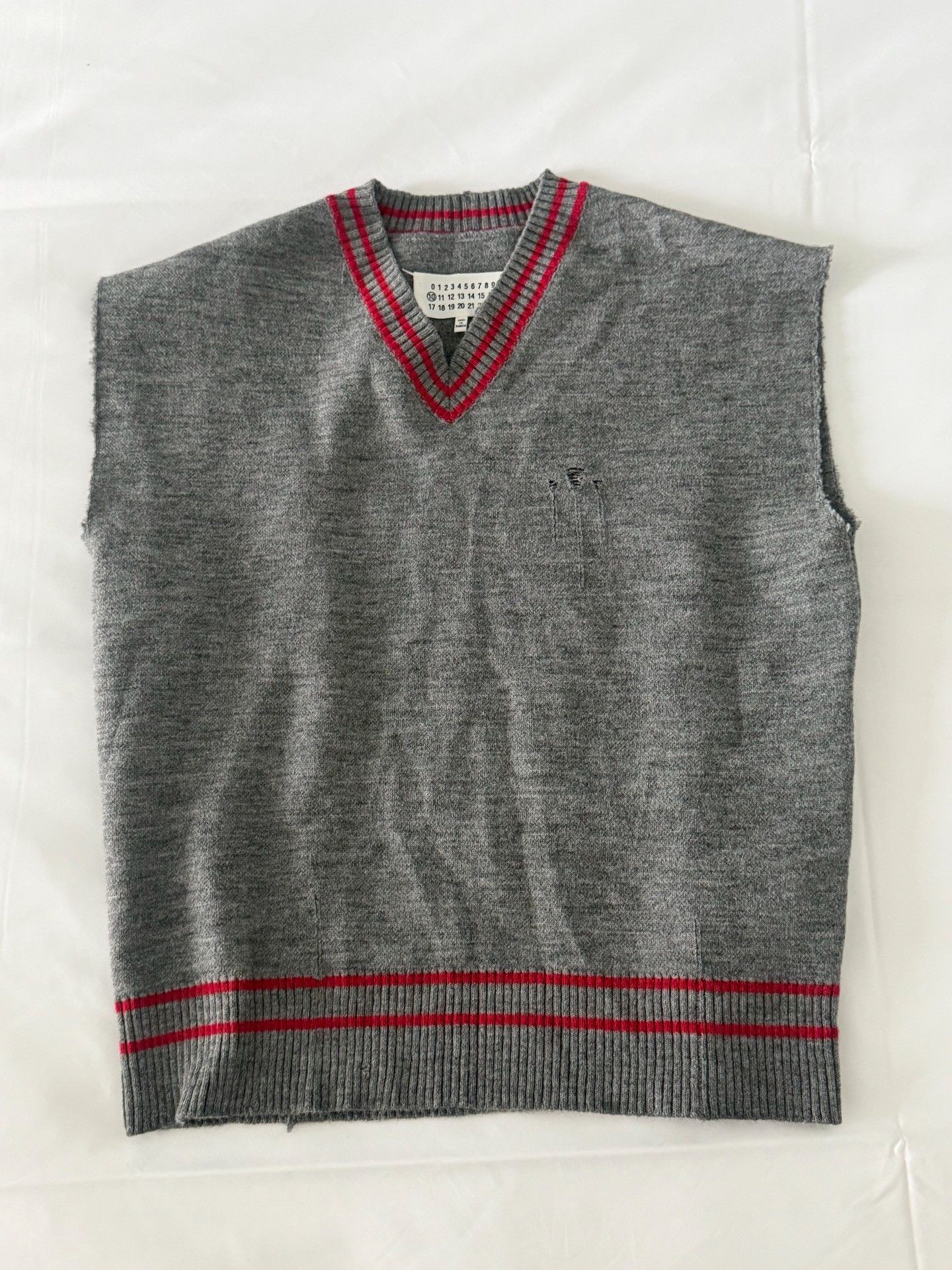 Maison Margiela Maison Margiela Distressed V-Neck Sweater Size US M / EU 48-50 / 2 - 1 Thumbnail