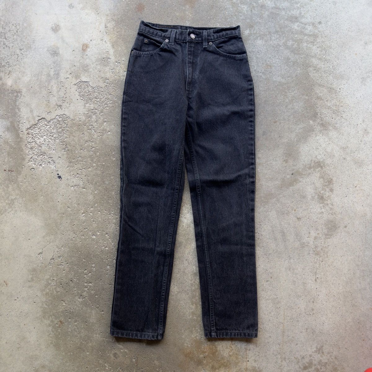 Levi's VINTAGE 90s LEVI'S 313 WOMEN'S SLIM TAPERED DENIM JEANS Size 26" / US 2 / IT 38 - 2 Thumbnail