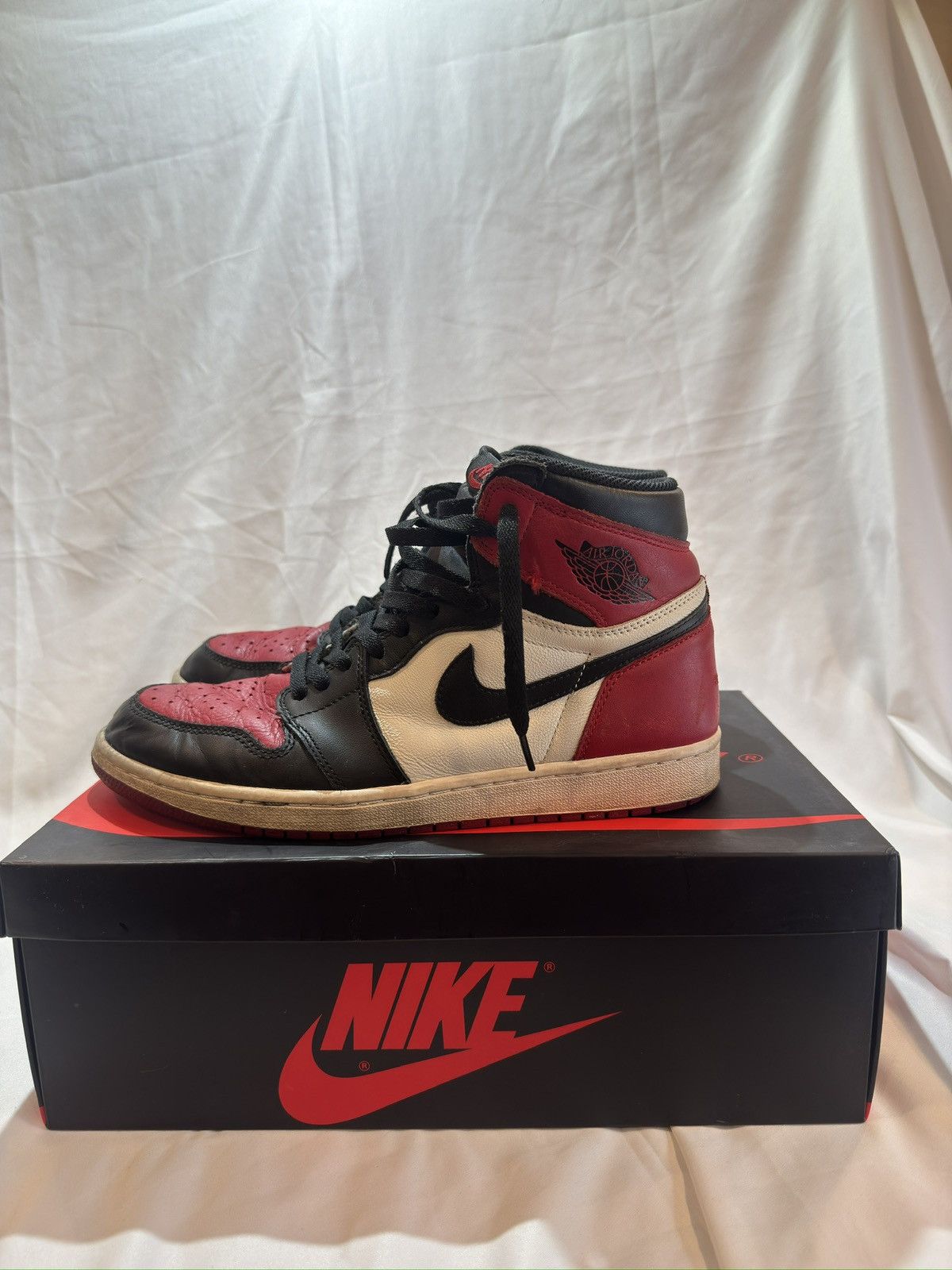 Jordan Brand Jordan 1 High Bred Toe 2018 Size US 10 / EU 43 - 1 Thumbnail