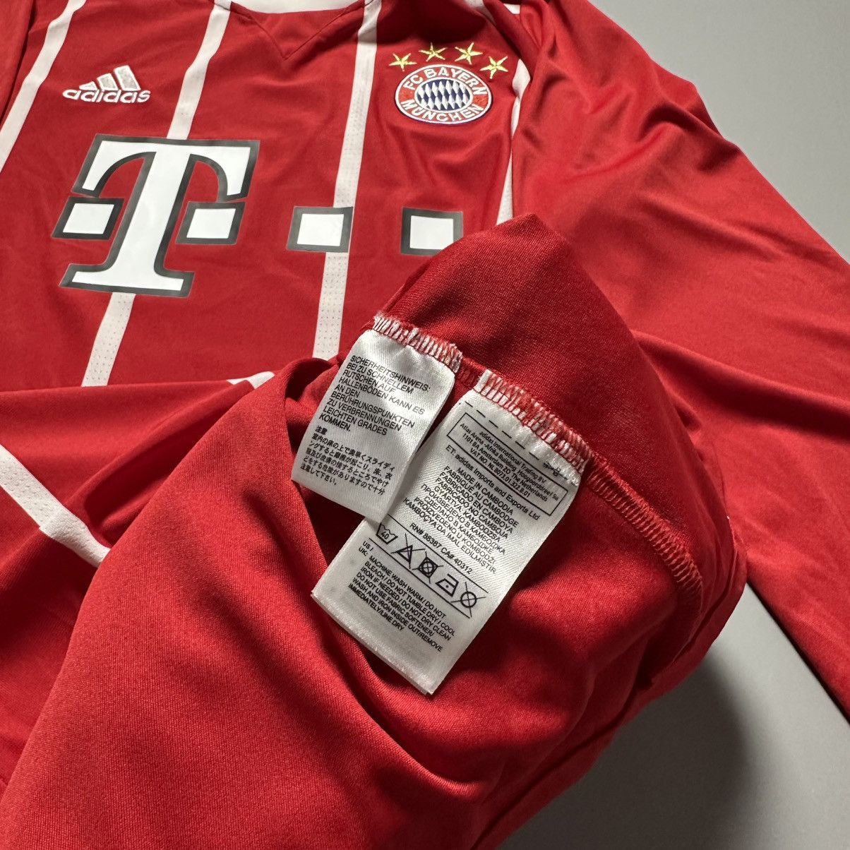 Vintage BAYERN ADIDAS 2017/2018 FOOTBALL HOME JERSEY #10 ROBBEN Size US M / EU 48-50 / 2 - 12 Thumbnail