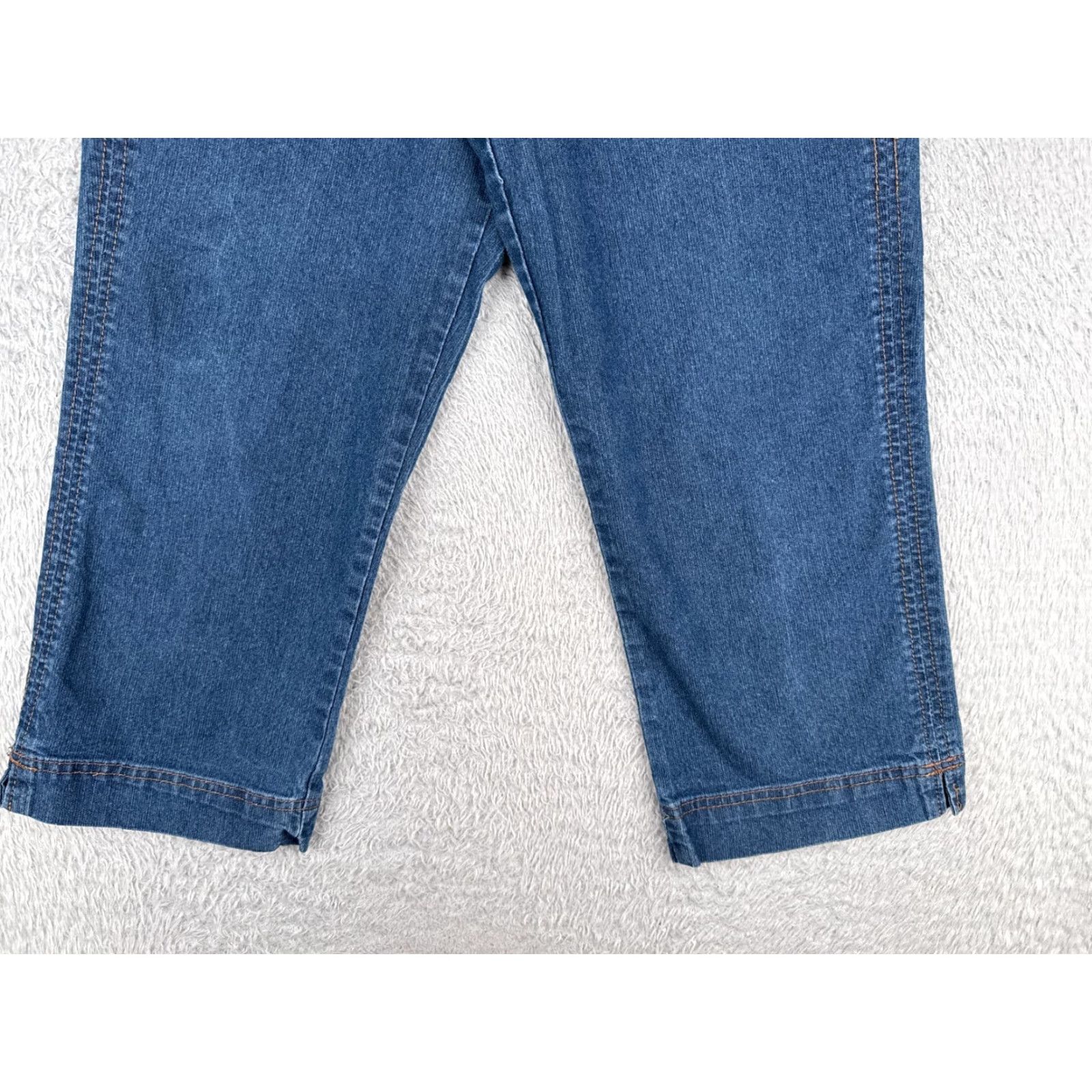 Vintage BandolinoBlu Jeans Womens 10 Blue Denim Capri Mid Rise 30x21 Cotton Blend 5-Pocket Design Size 32" / US 10 / IT 46 - 2 Thumbnail