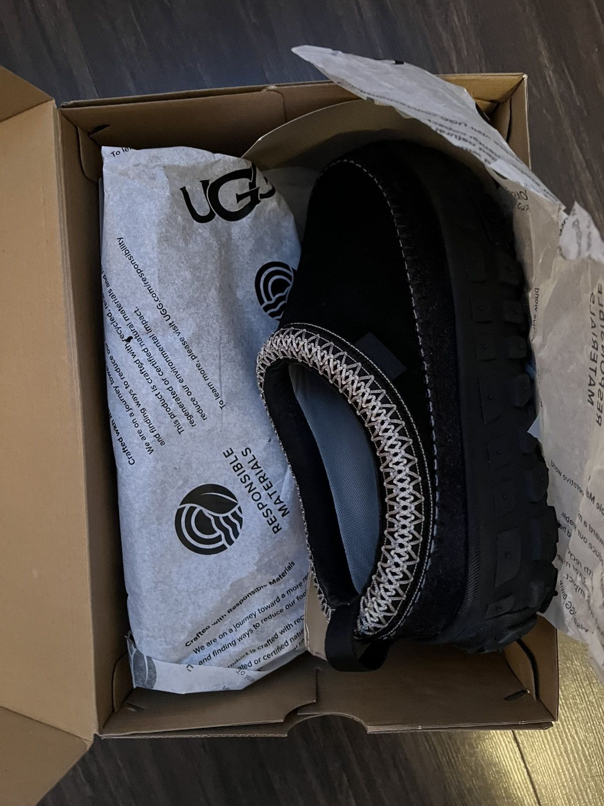 Ugg Ugg Venture Daze Black US M9/W10 Size US 9 / EU 42 - 14 Thumbnail
