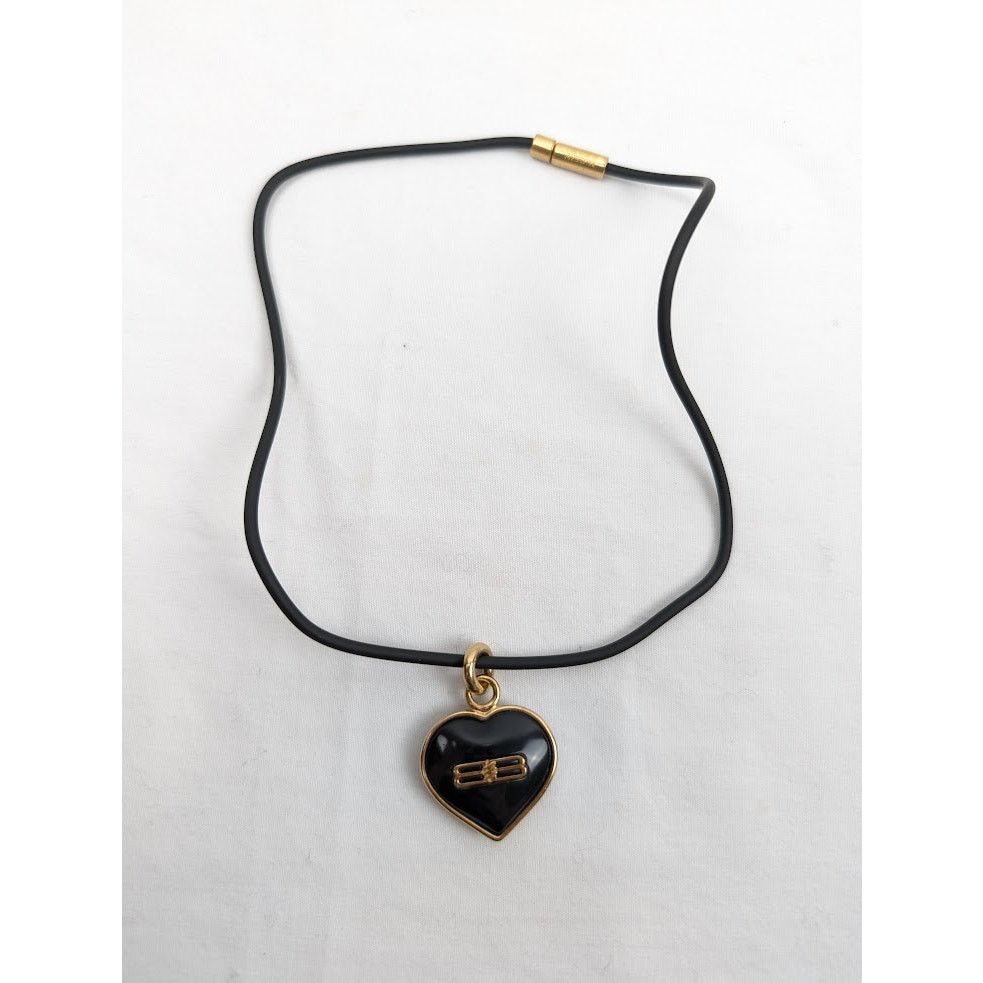 Balenciaga o1rshd1 Size: OS / BB Icon Heart Necklace in Black Size ONE SIZE - 2 Thumbnail
