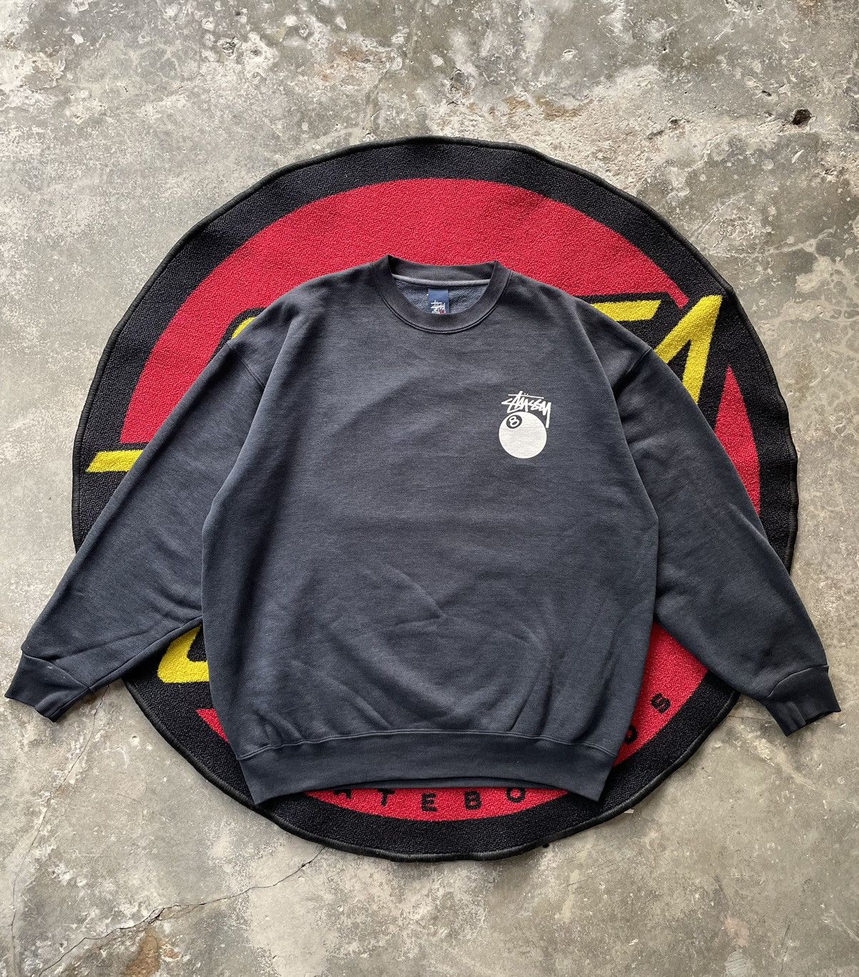 ❗️期間限定SALE❗️STUSSY 8 BALL CREW ブラックL Stussy 8 Ball Crew - Black - 1914749-0001 | OUTBACK Sylt