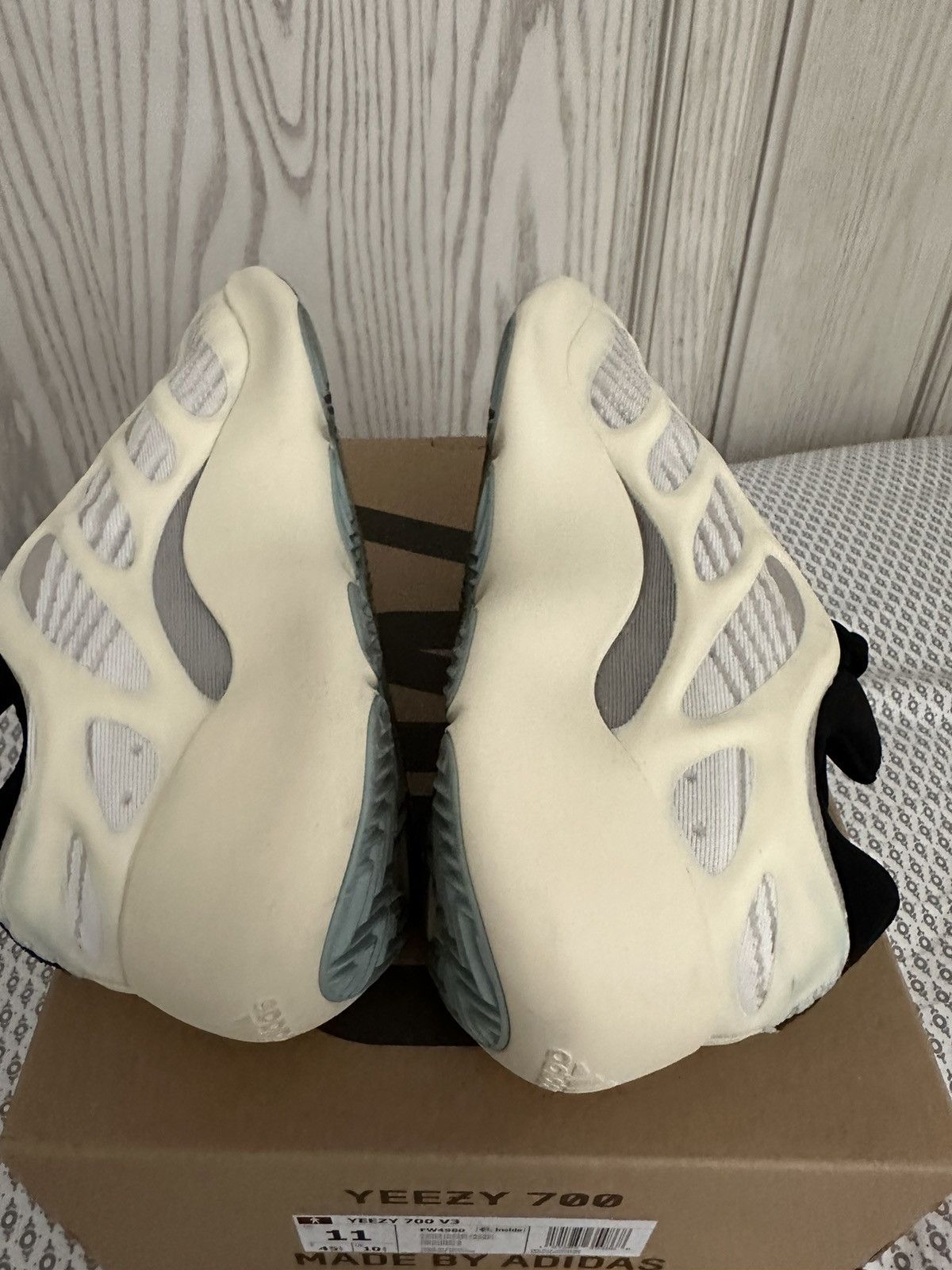 Adidas × Kanye West Adidas 700 V3 Size US 11 / EU 44 - 5 Thumbnail