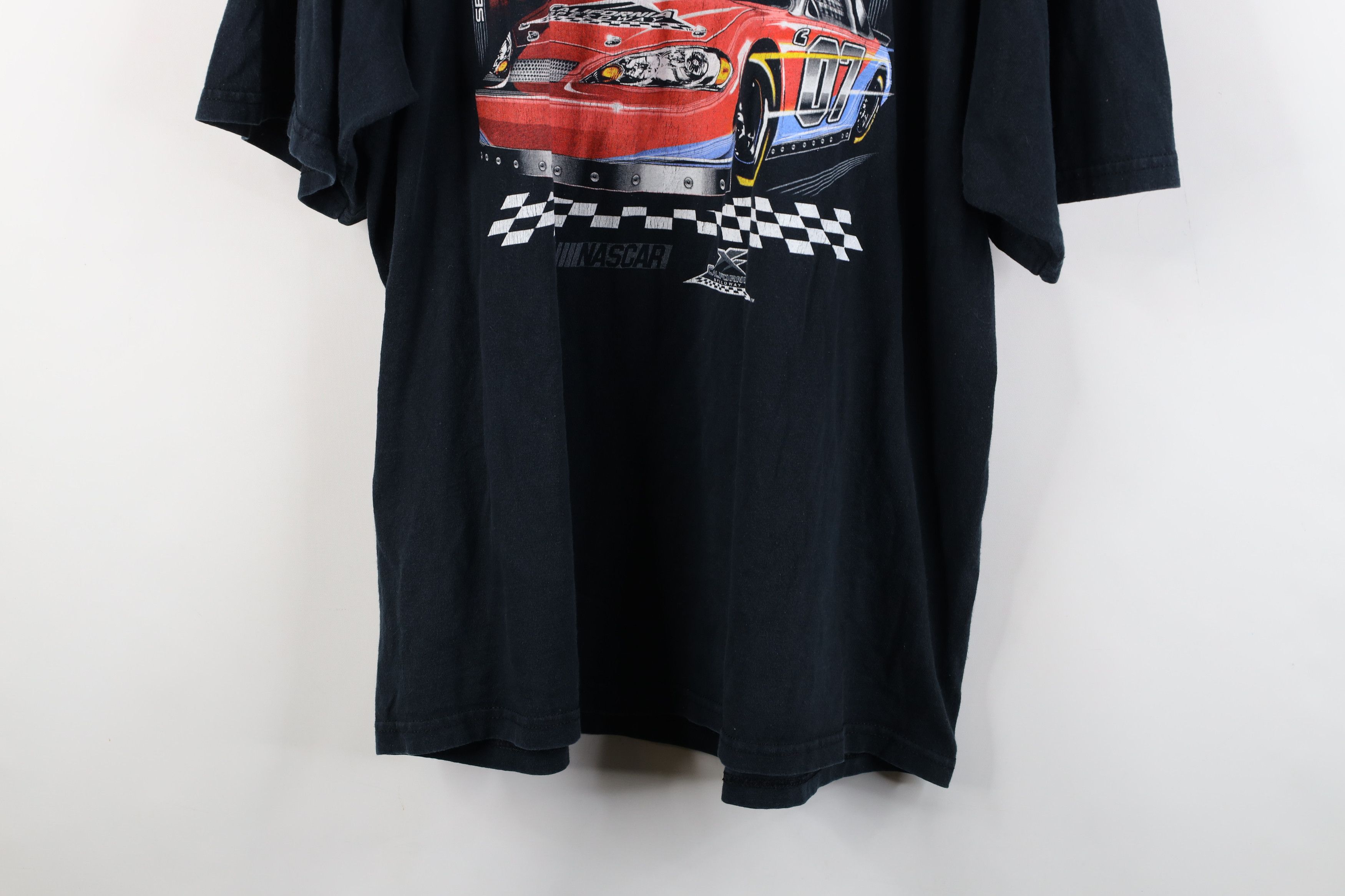 Vintage Vintage Y2K 2007 California Speedway Nascar Racing T-Shirt Size US XXL / EU 58 / 5 - 14 Thumbnail