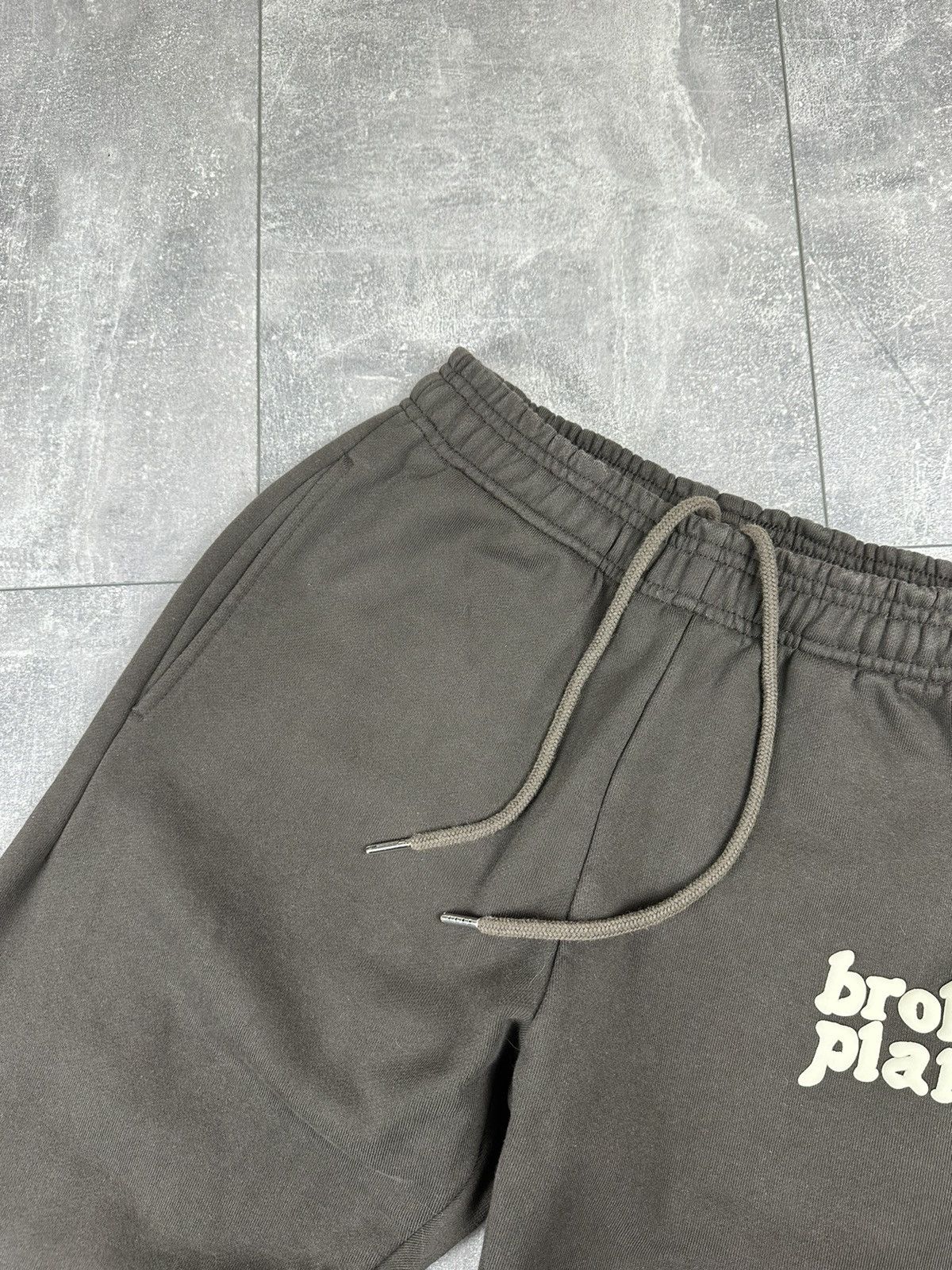 Broken Planet Broken Planet Taupe Pants Straight Jogger Sweatpants Size US 29 - 8 Thumbnail