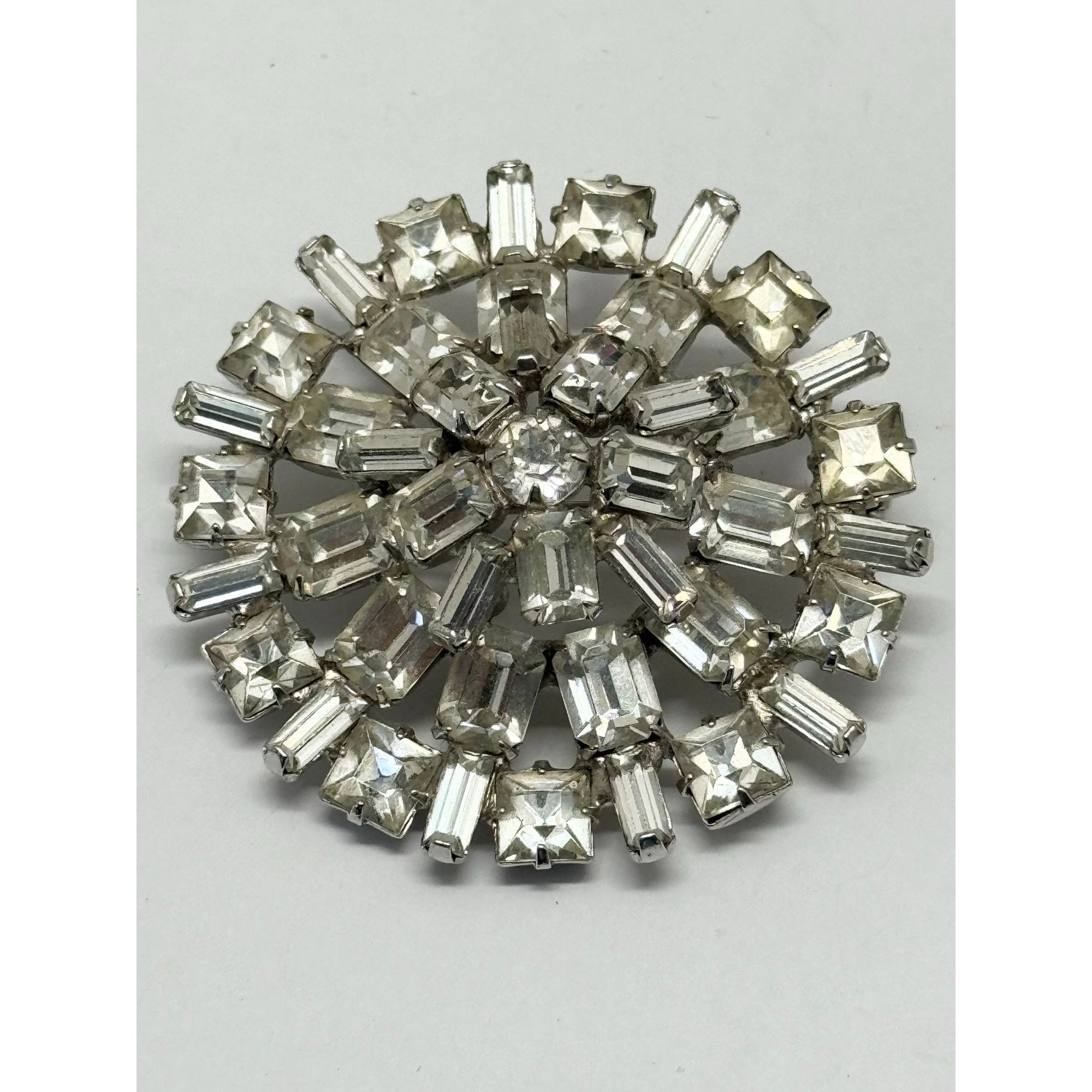 Vintage Vintage round glass rhinestone brooch pin Size ONE SIZE - 1 Thumbnail